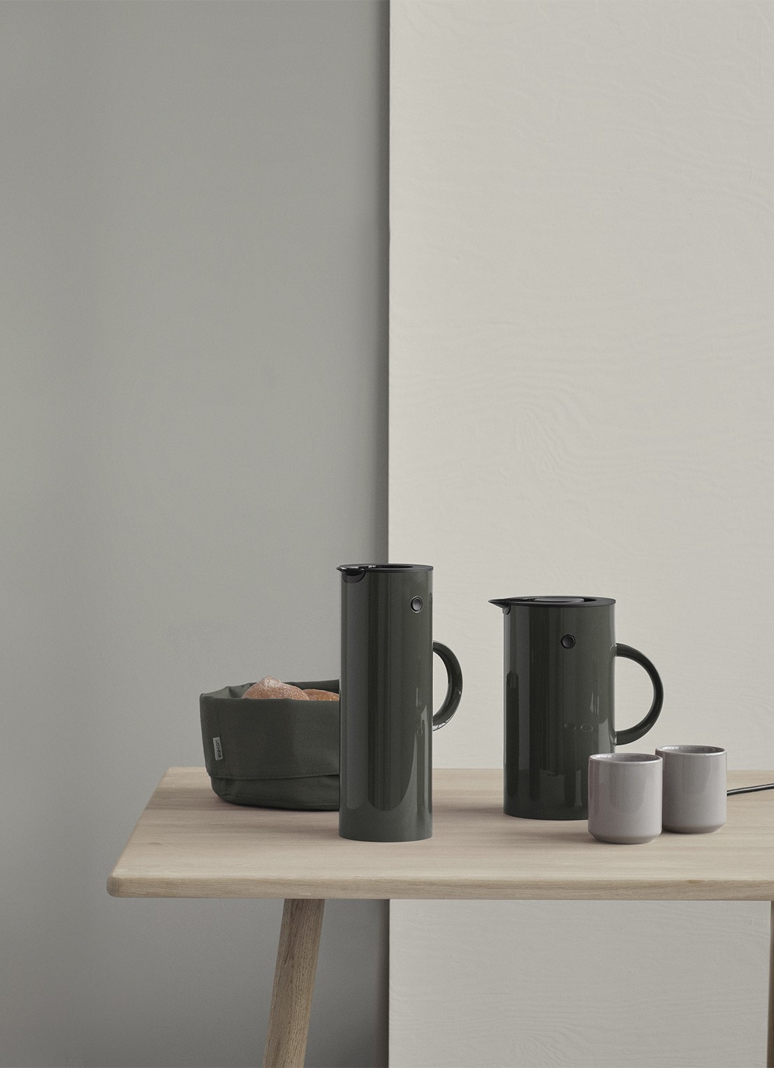 Stelton EM77 thermoskan 1 liter  - voorkant 2 donkergrijs