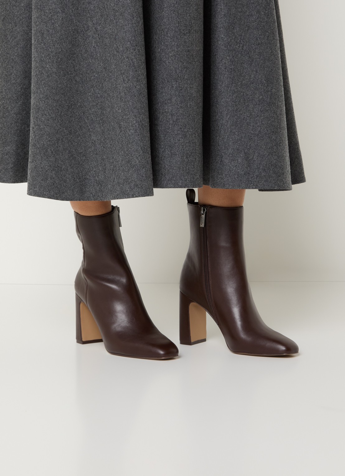 Steve Madden Adelisa enkellaarsje - voorkant 2 donkerbruin