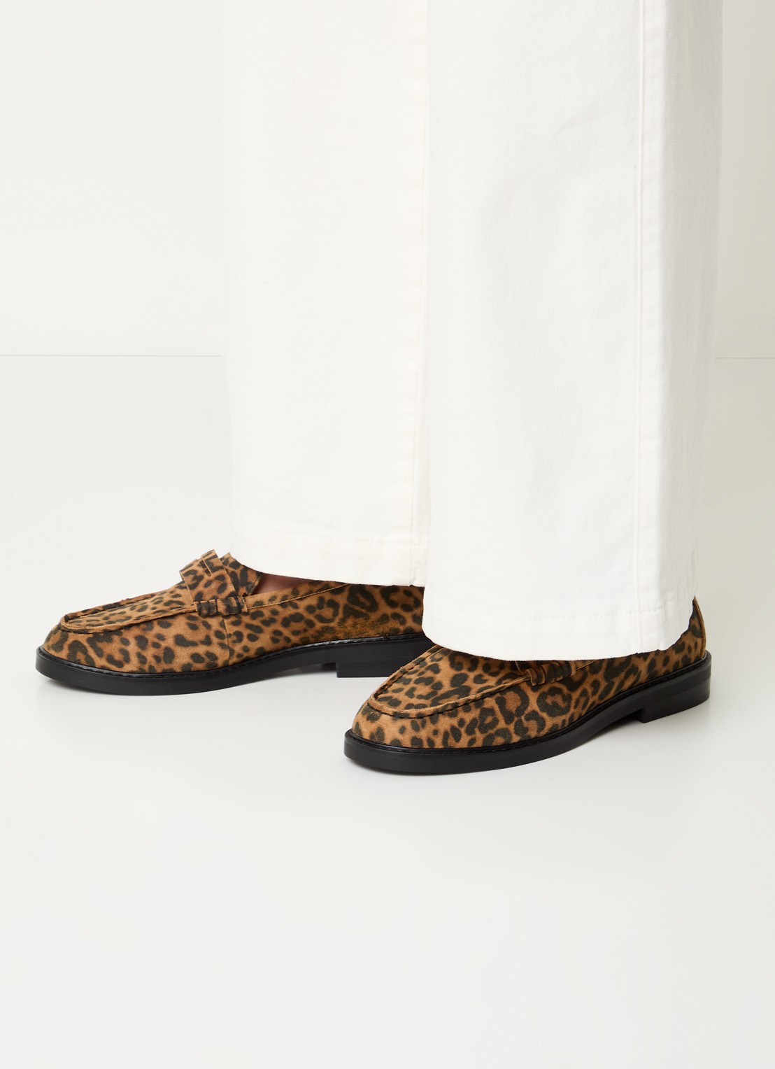 Steve Madden Adison loafer van suède met panterprint - voorkant 6 beige