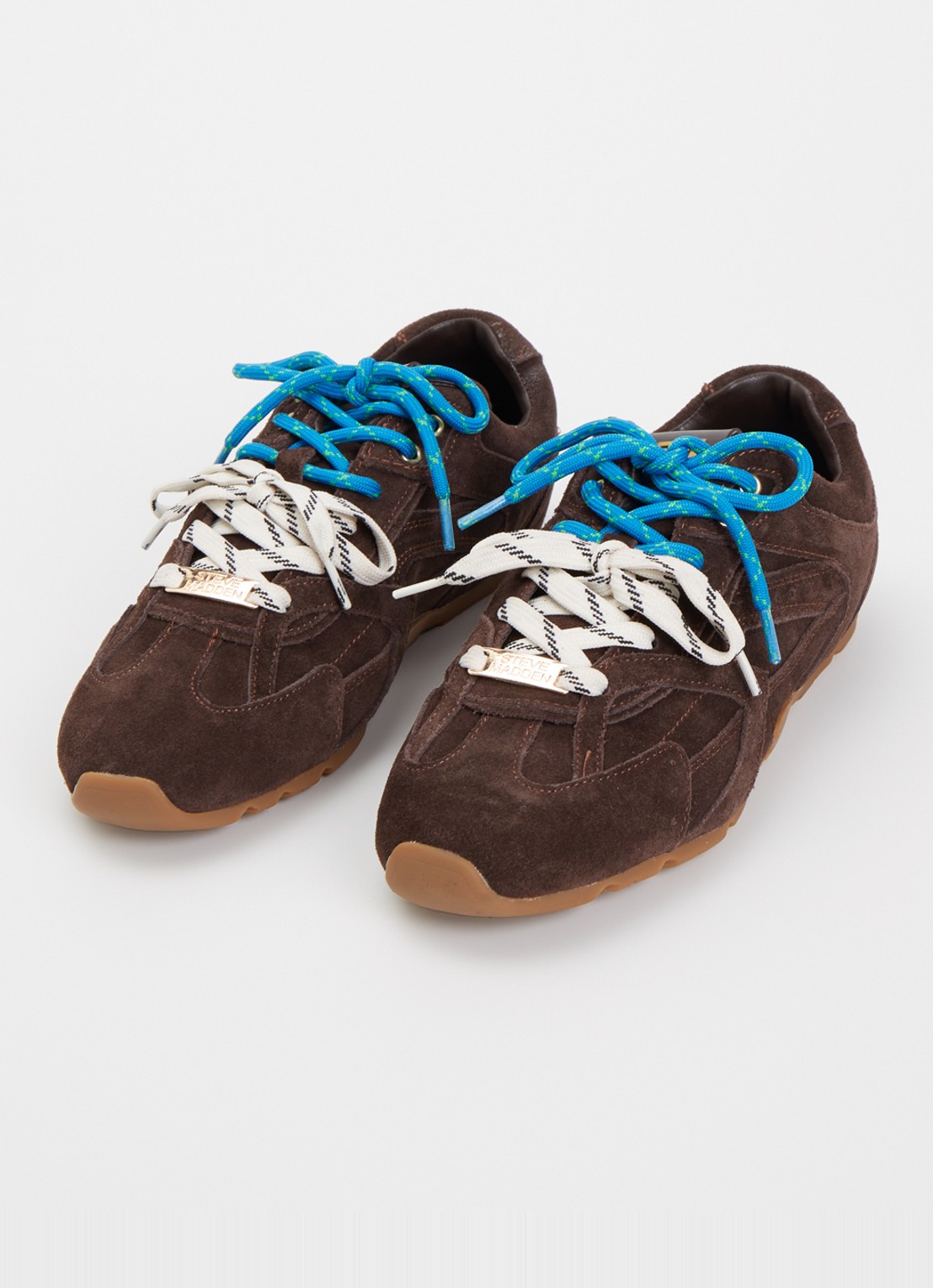 Steve Madden Asiel sneaker van suède - detail chocoladebruin