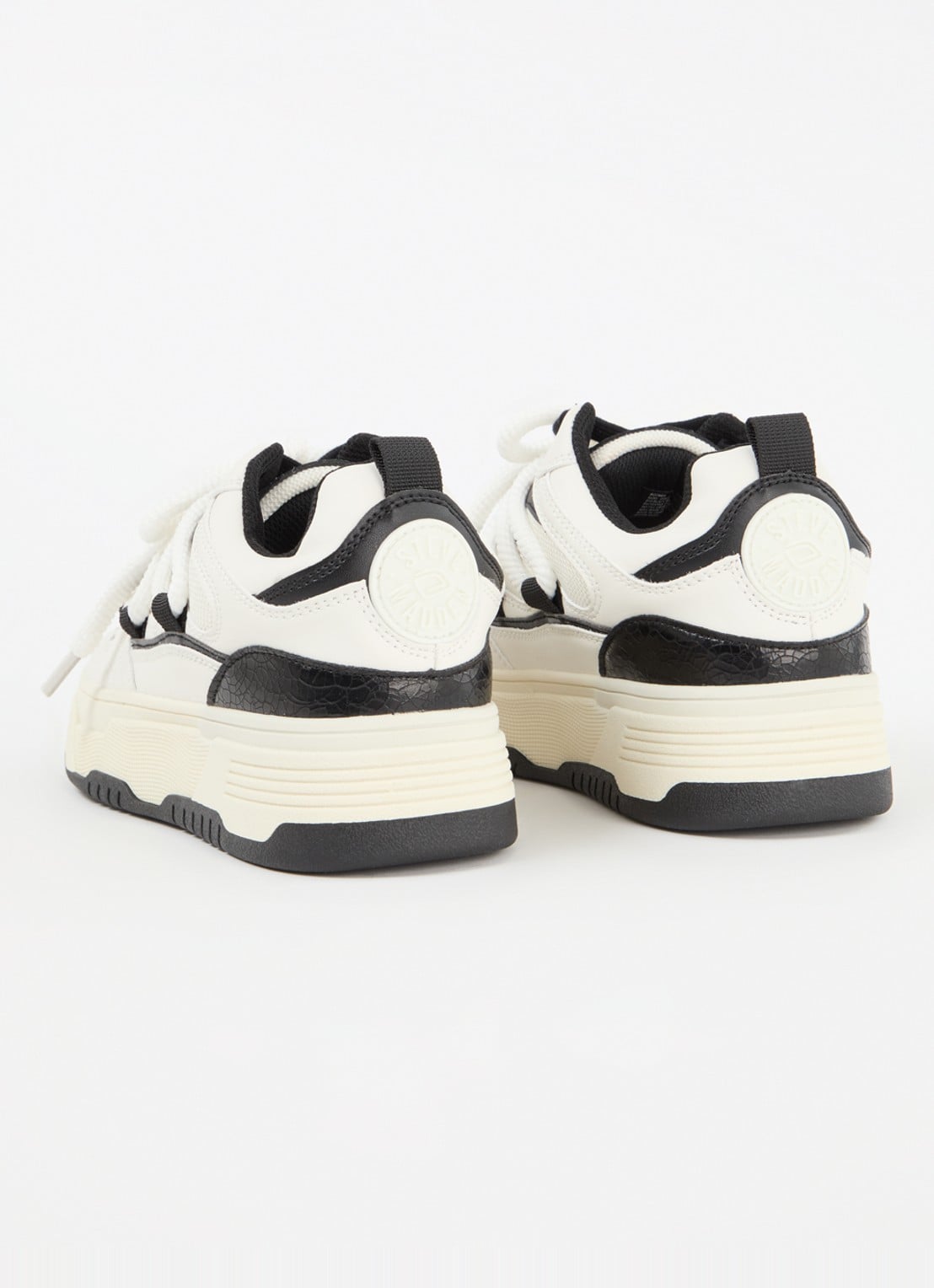 Steve Madden Boomer sneaker met logo - achterkant 3 gebroken wit