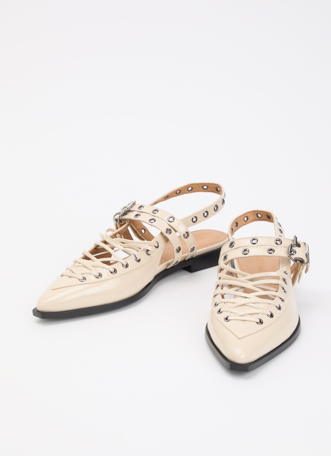 Steve Madden Galanti slingback van leer met lakfinish - detail beige