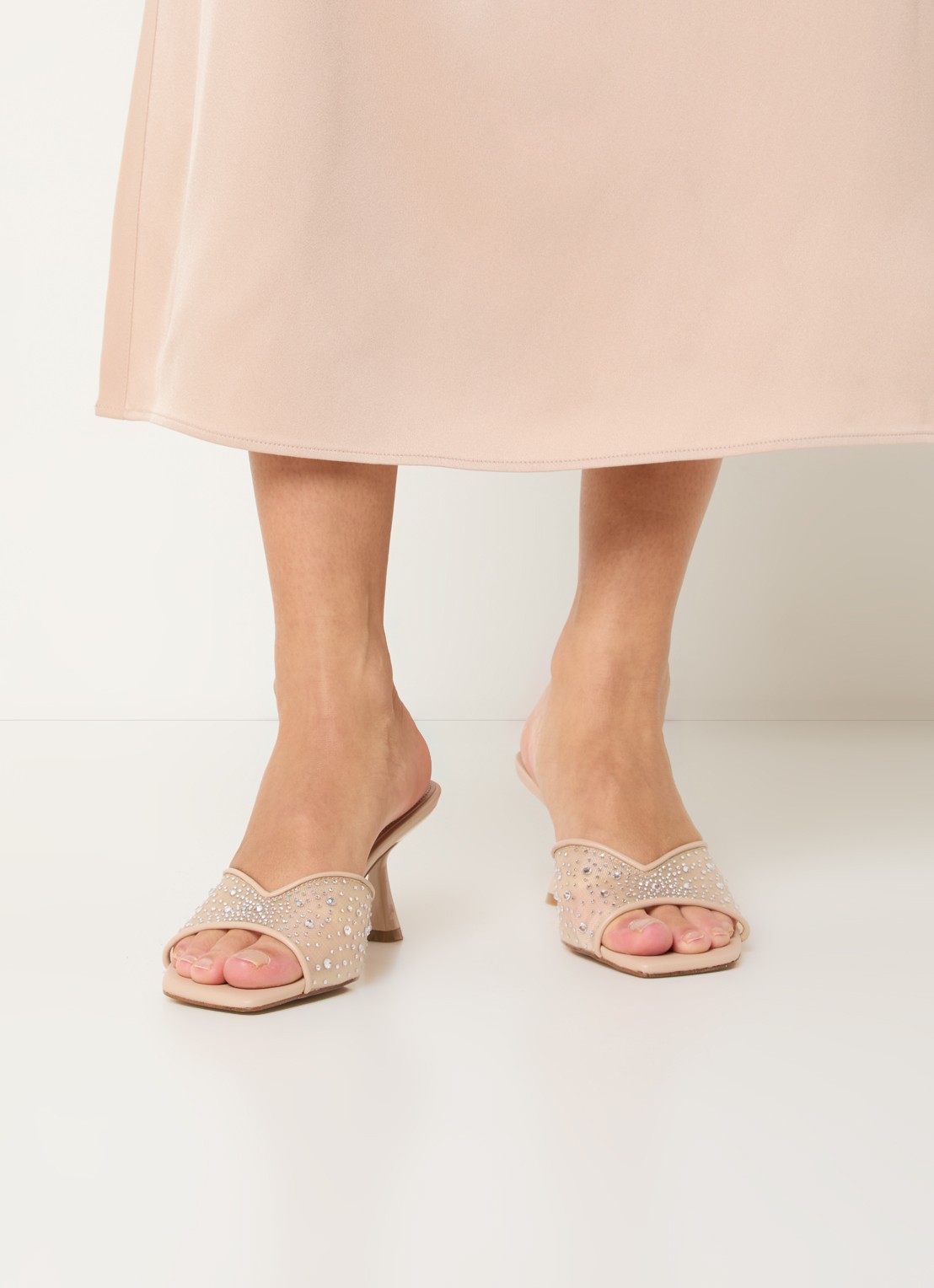 Steve Madden Ivie-mr muiltje met strass - voorkant 6 beige