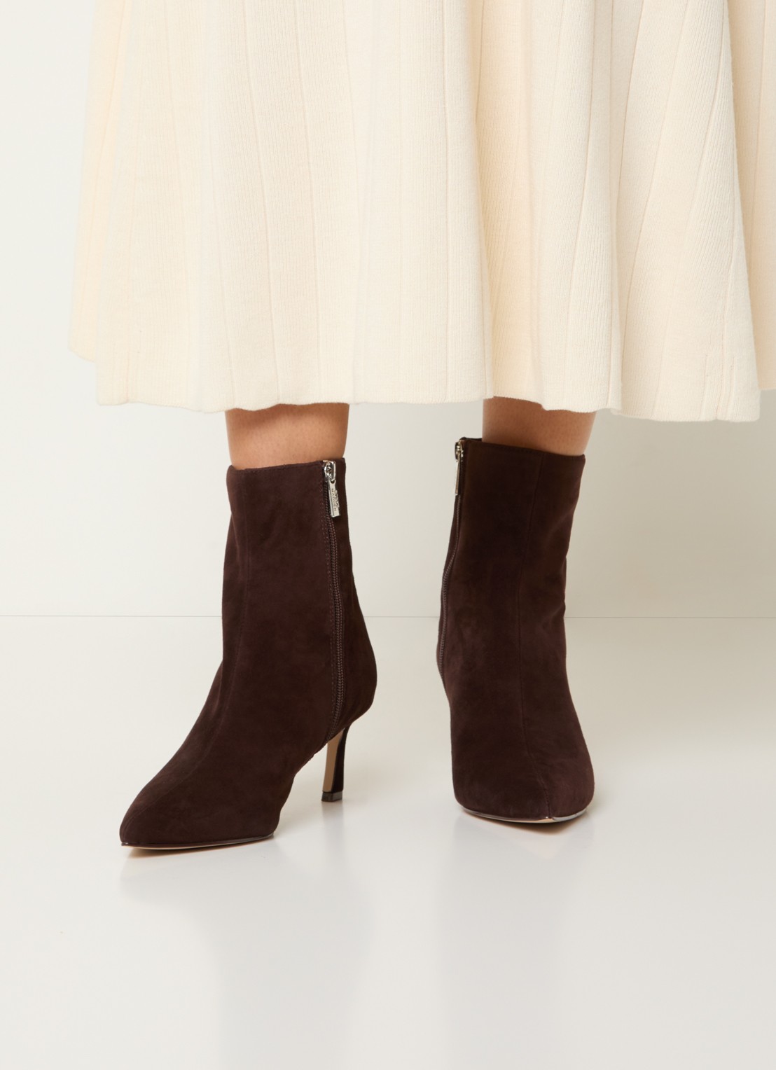Steve Madden Lulah enkellaarsje van suède - voorkant 4 donkerbruin