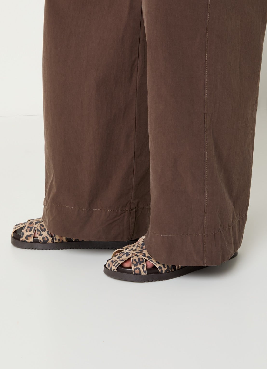 Steve Madden Mamba slipper van suède met panterprint - voorkant 6 camel