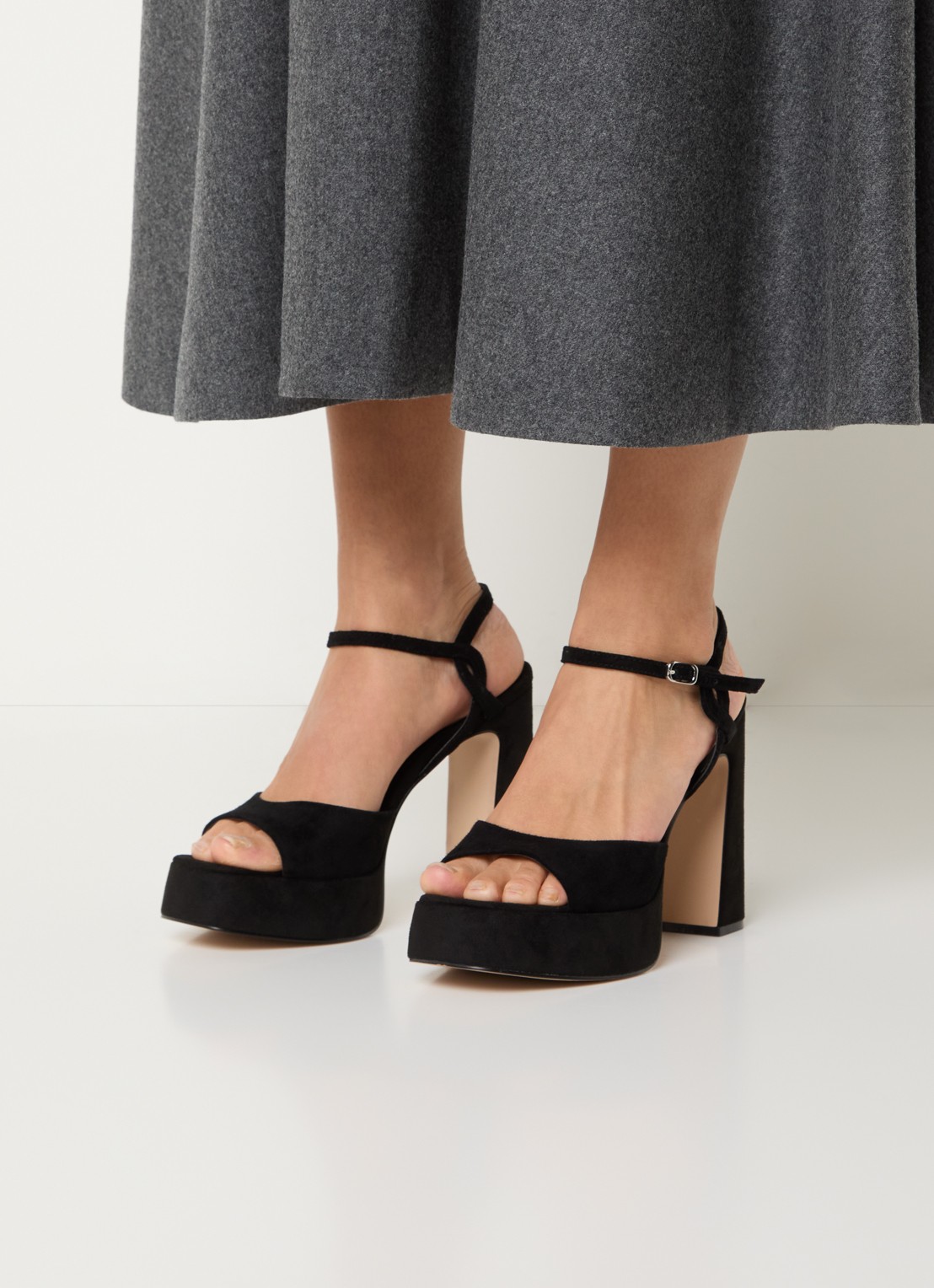 Steve Madden Miliana sandalette van suède  - voorkant 2 zwart