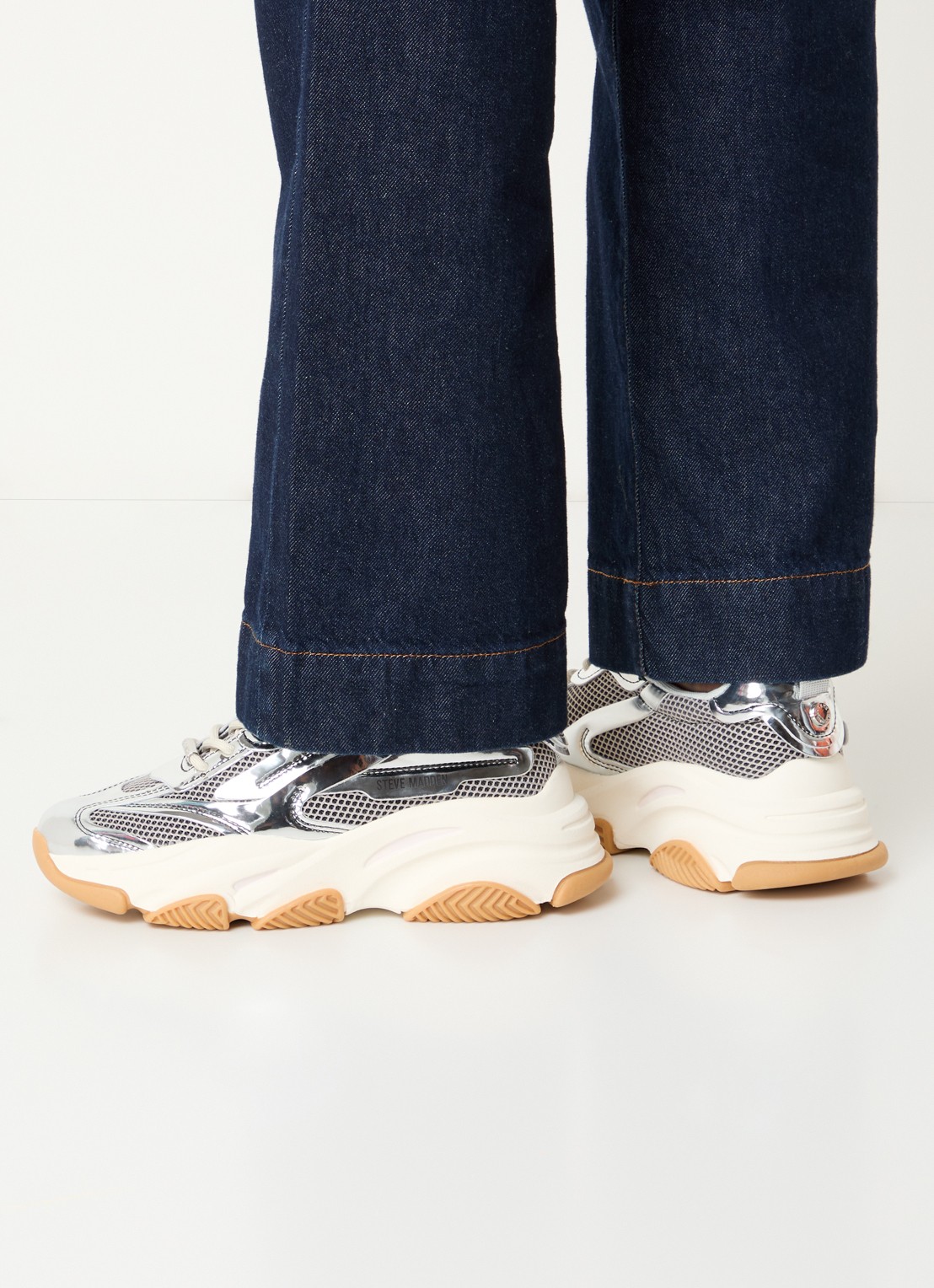 Steve Madden Possession-E sneaker met mesh detail  - voorkant 6 zilver