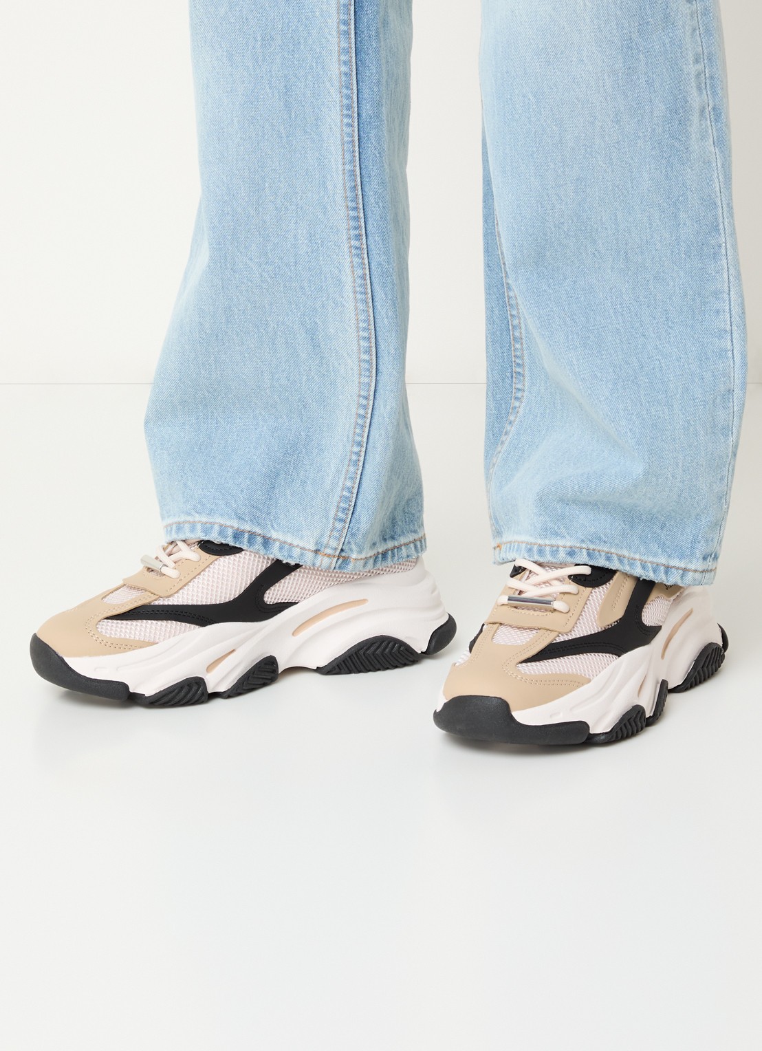 Steve Madden Possession-E sneaker met mesh detail  - voorkant 6 beige