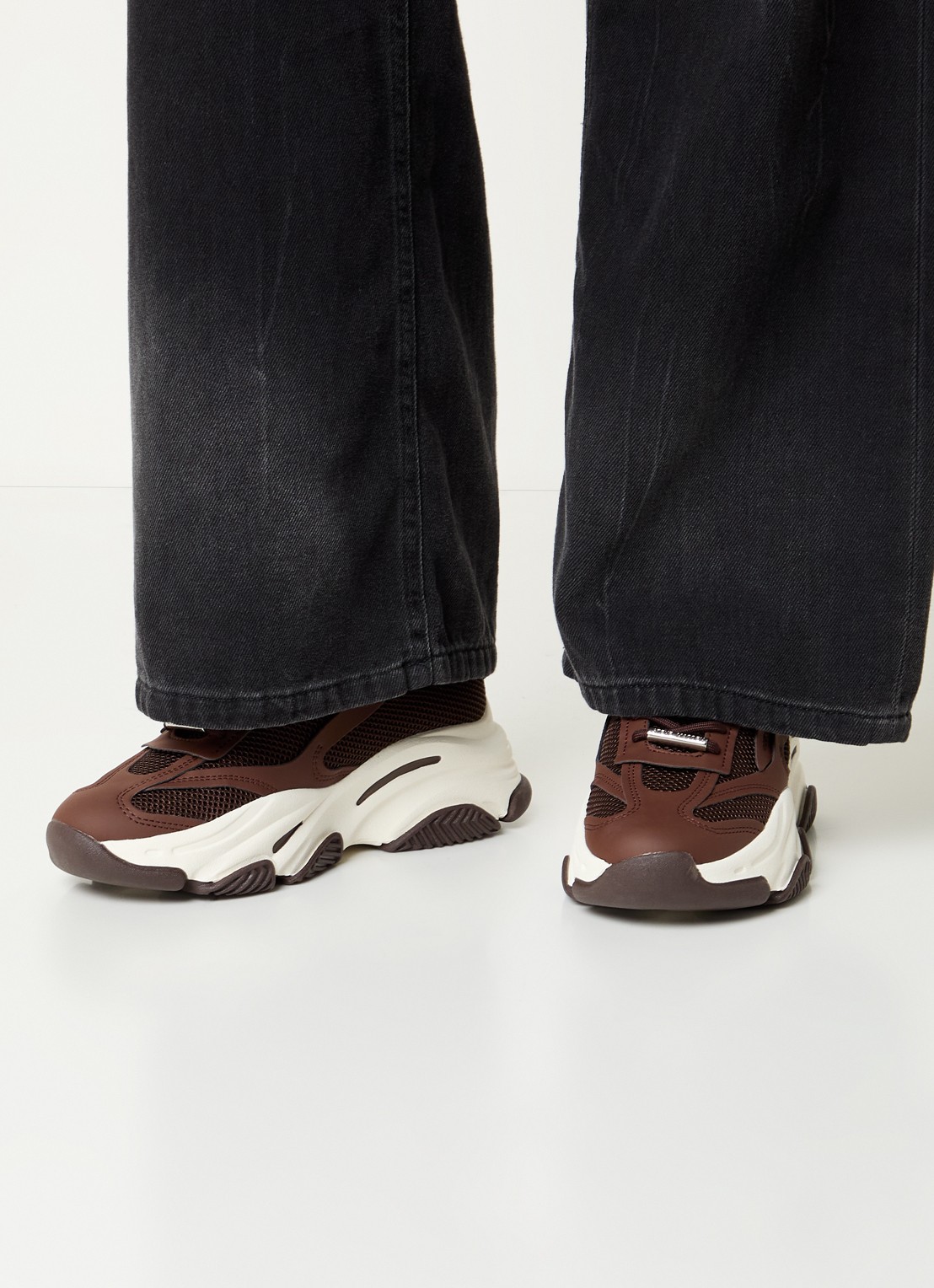 Steve Madden Possession-E sneaker met mesh details - voorkant 6 bruin
