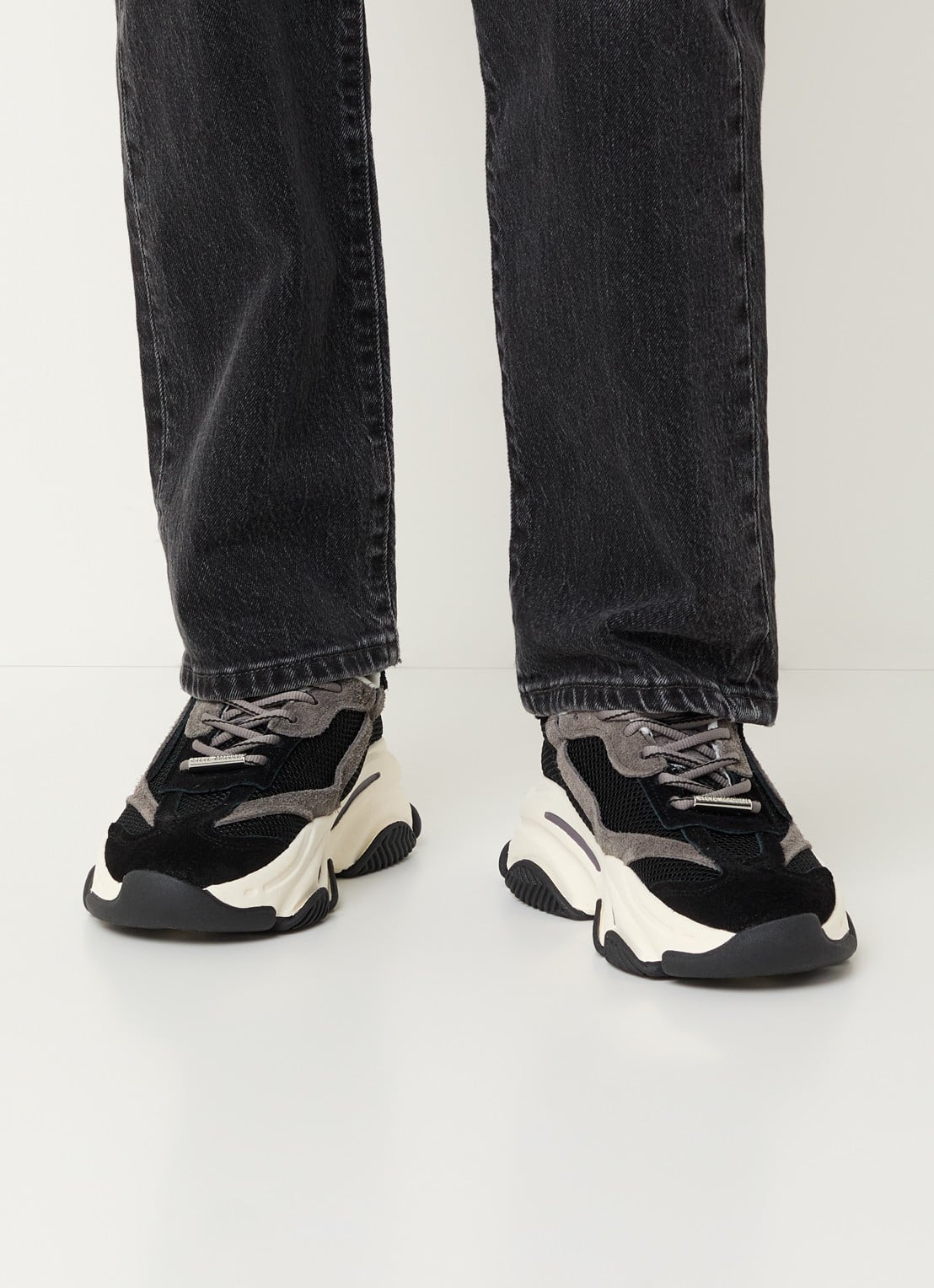 Steve Madden Possession-E sneaker met suède details - voorkant 6 zwart