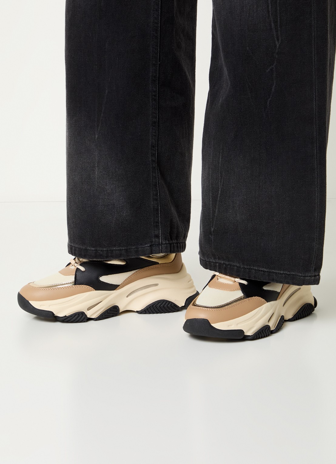 Steve Madden Progressive sneaker met metallic finish - voorkant 2 camel