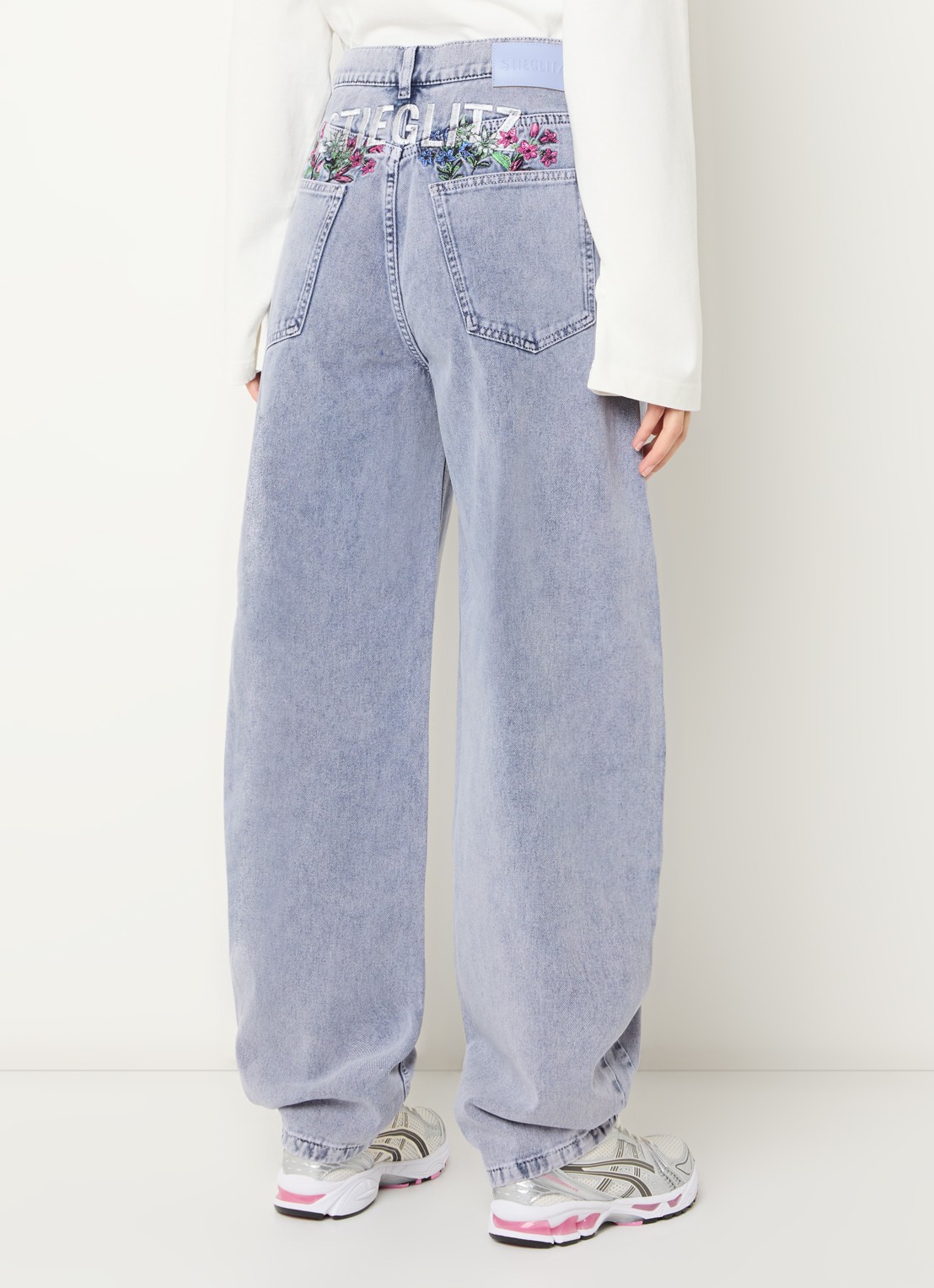 Stieglitz Benito mid waist balloon jeans met gekleurde wassing en backprint  - achterkant 3 blauw