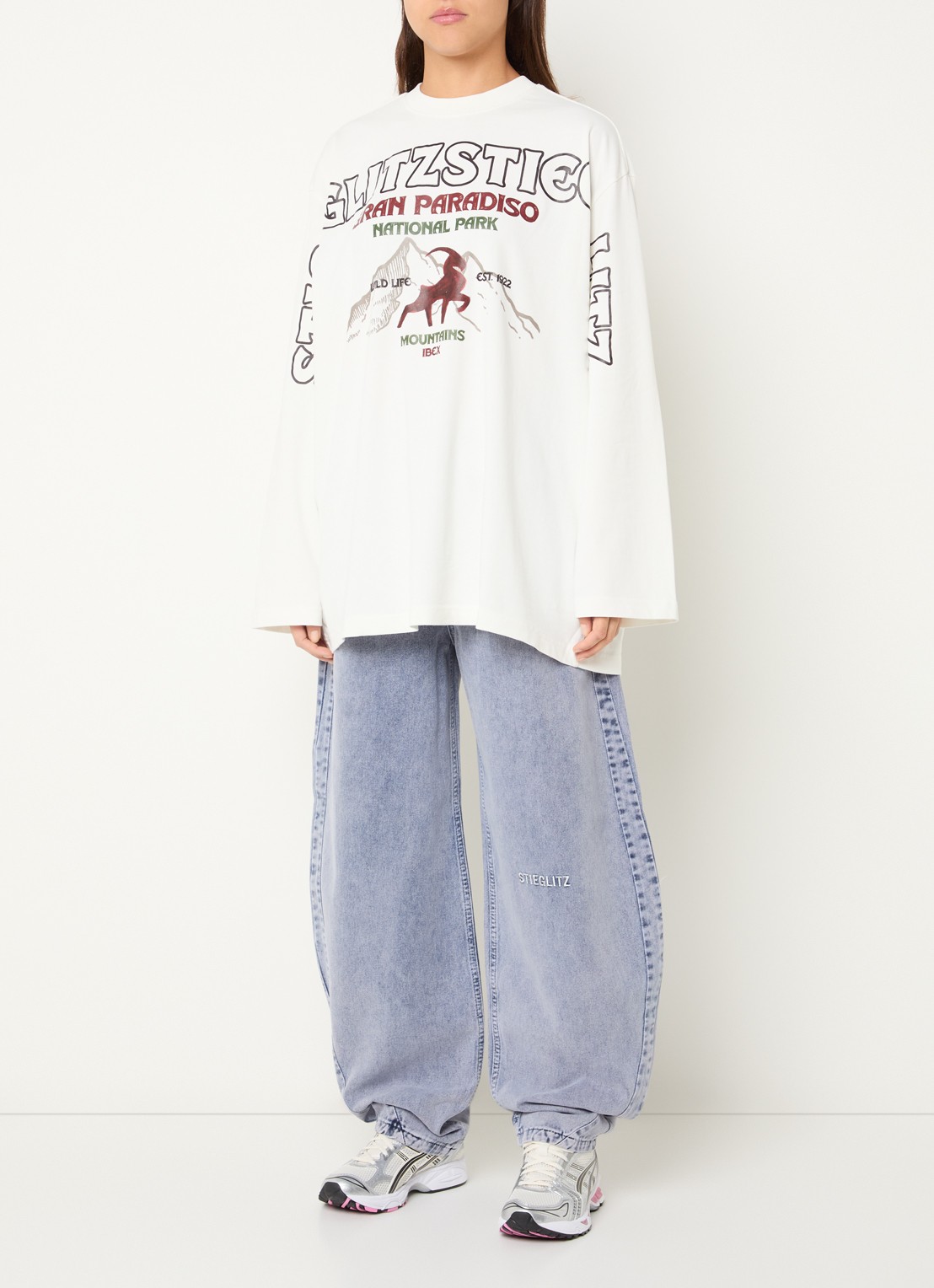 Stieglitz Benito mid waist balloon jeans met gekleurde wassing en backprint  - voorkant 5 blauw