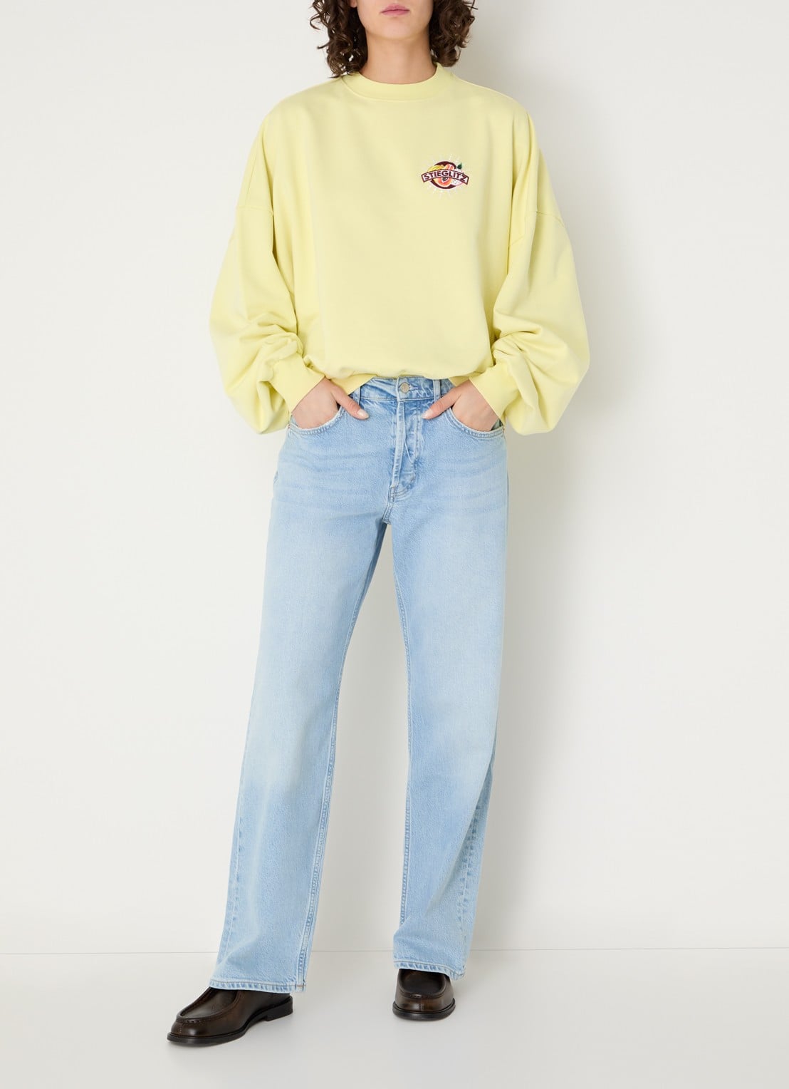 Stieglitz Cindy sweater met logo- en backprint - voorkant 2 geel
