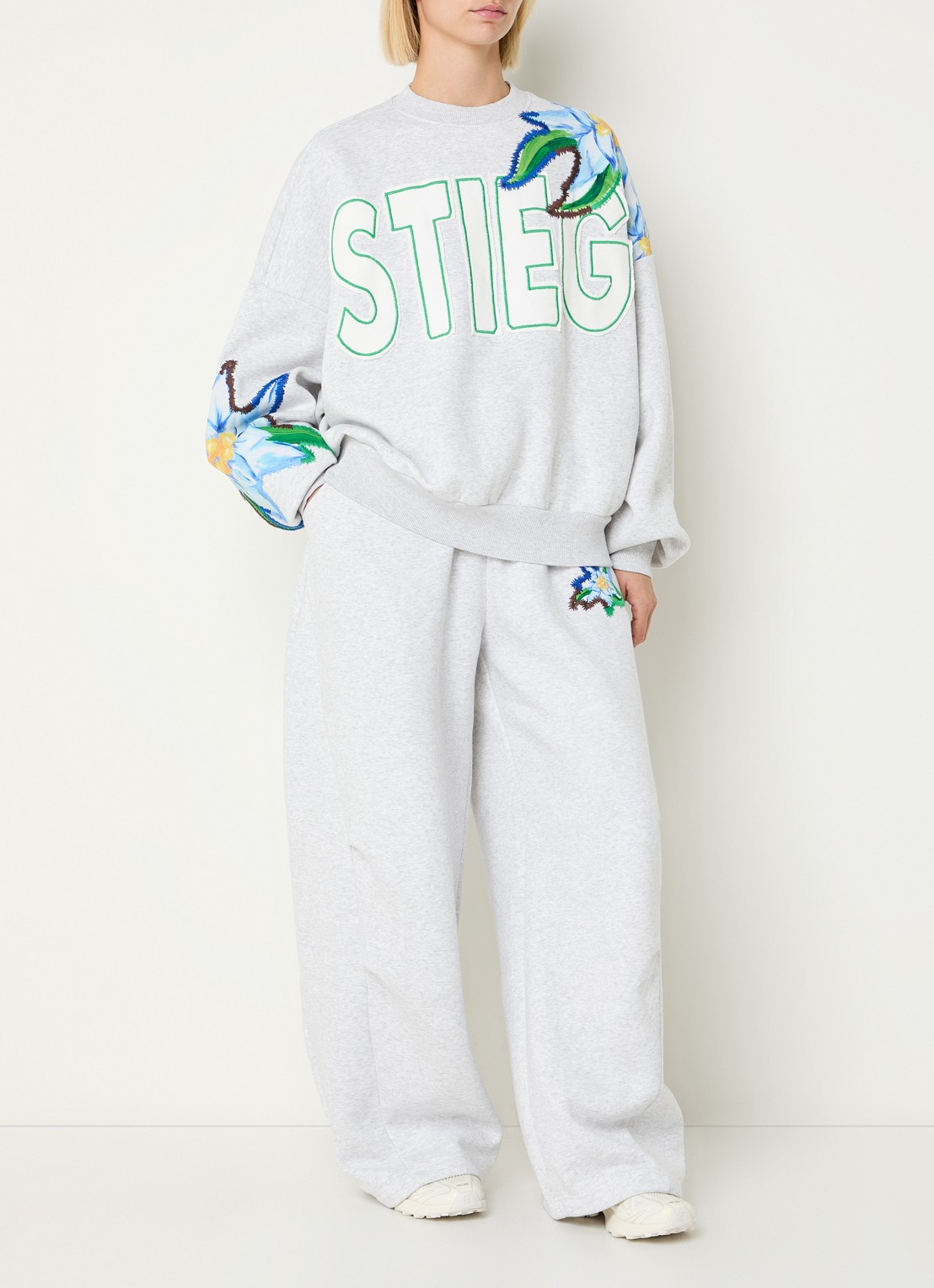 Stieglitz Eliza oversized sweater met logo - voorkant 3 grijs