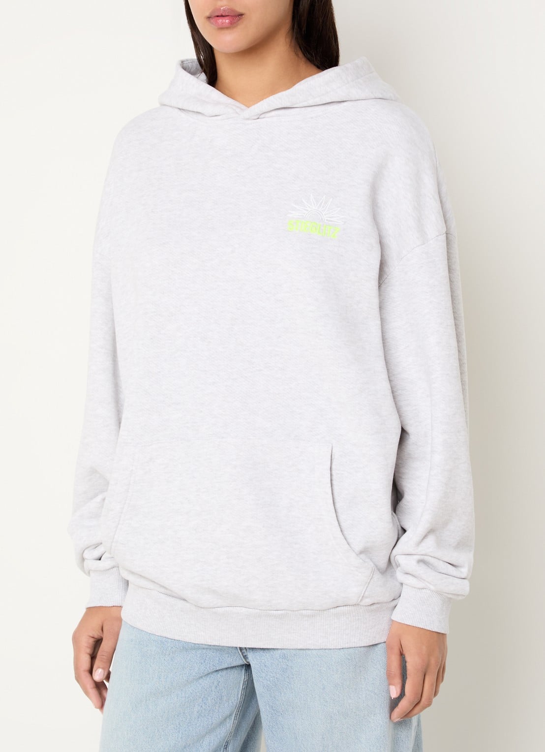 Stieglitz Guga hoodie met front- en backprint - achterkant 5 lichtgrijs