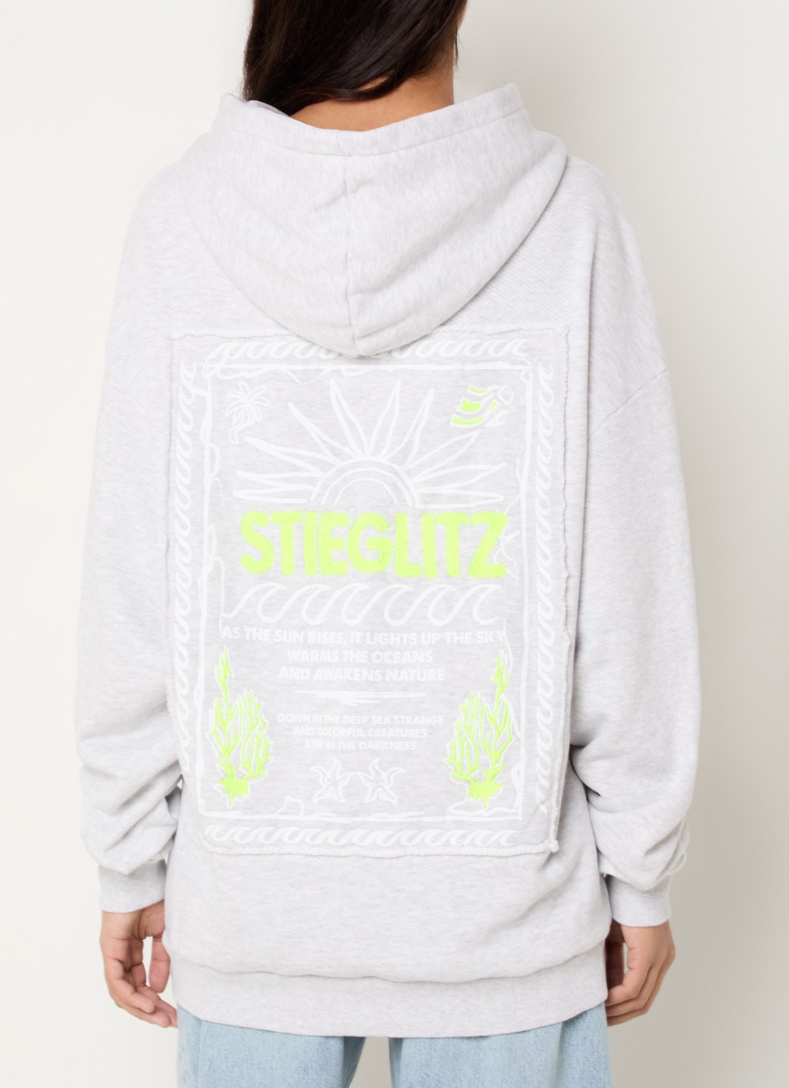 Stieglitz Guga hoodie met front- en backprint - detail 3 lichtgrijs