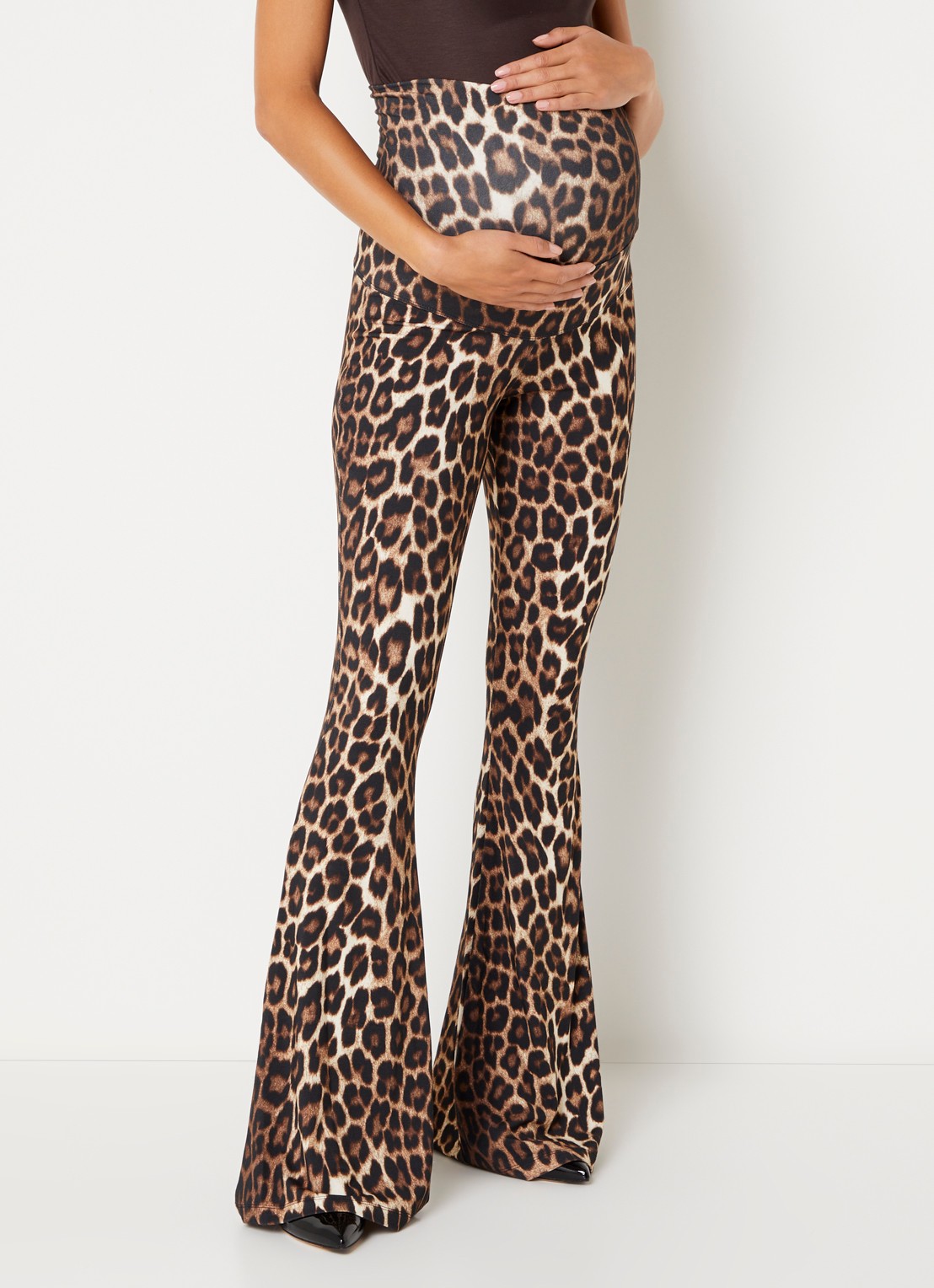 Stieglitz High waist flared fit zwangerschapsbroek met dierenprint - detail 3 donkerbruin