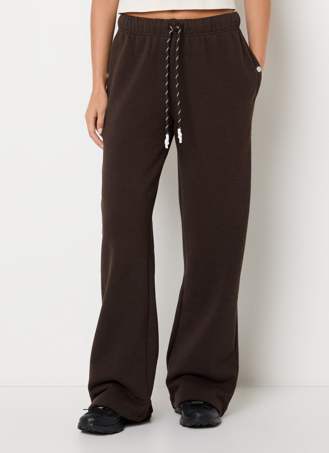 Stieglitz Lola high waist straight fit joggingsbroek met steekzakken - detail donkerbruin