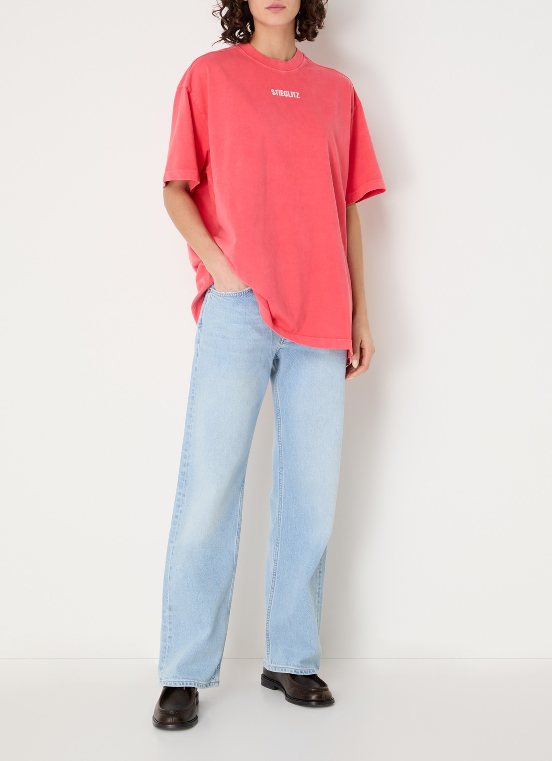 Stieglitz Oversized T-shirt met logoborduring - voorkant 3 koraal