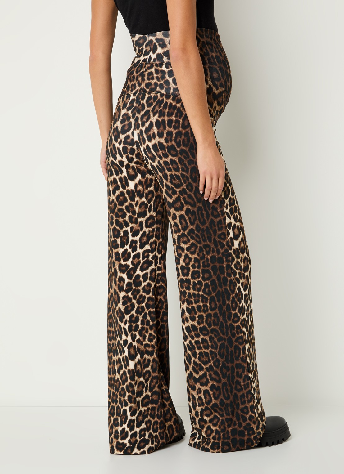 Stieglitz Sabrina high waist flared fit zwangerschapsbroek met panterprint - achterkant 3 bruin