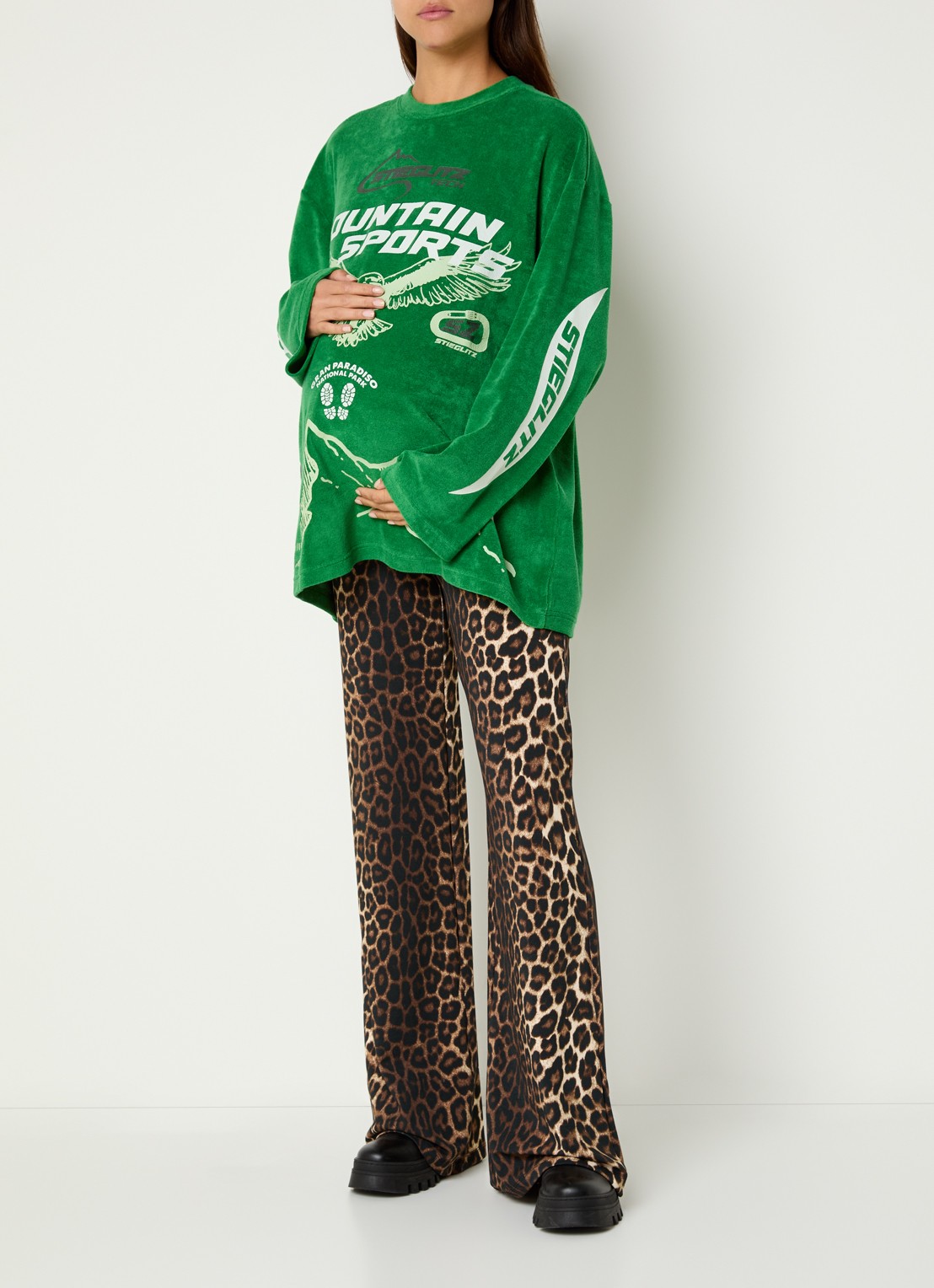 Stieglitz Sabrina high waist flared fit zwangerschapsbroek met panterprint - voorkant 5 bruin