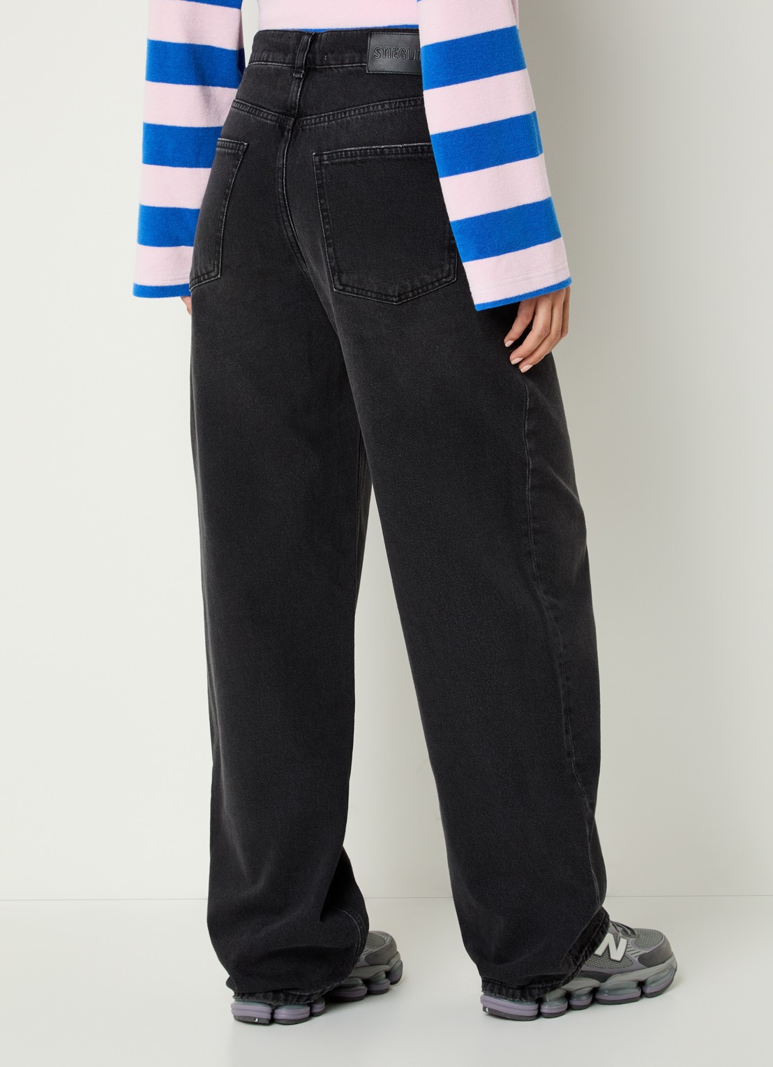 Stieglitz Teresa high waist loose fit jeans met steekzakken - achterkant 3 zwart