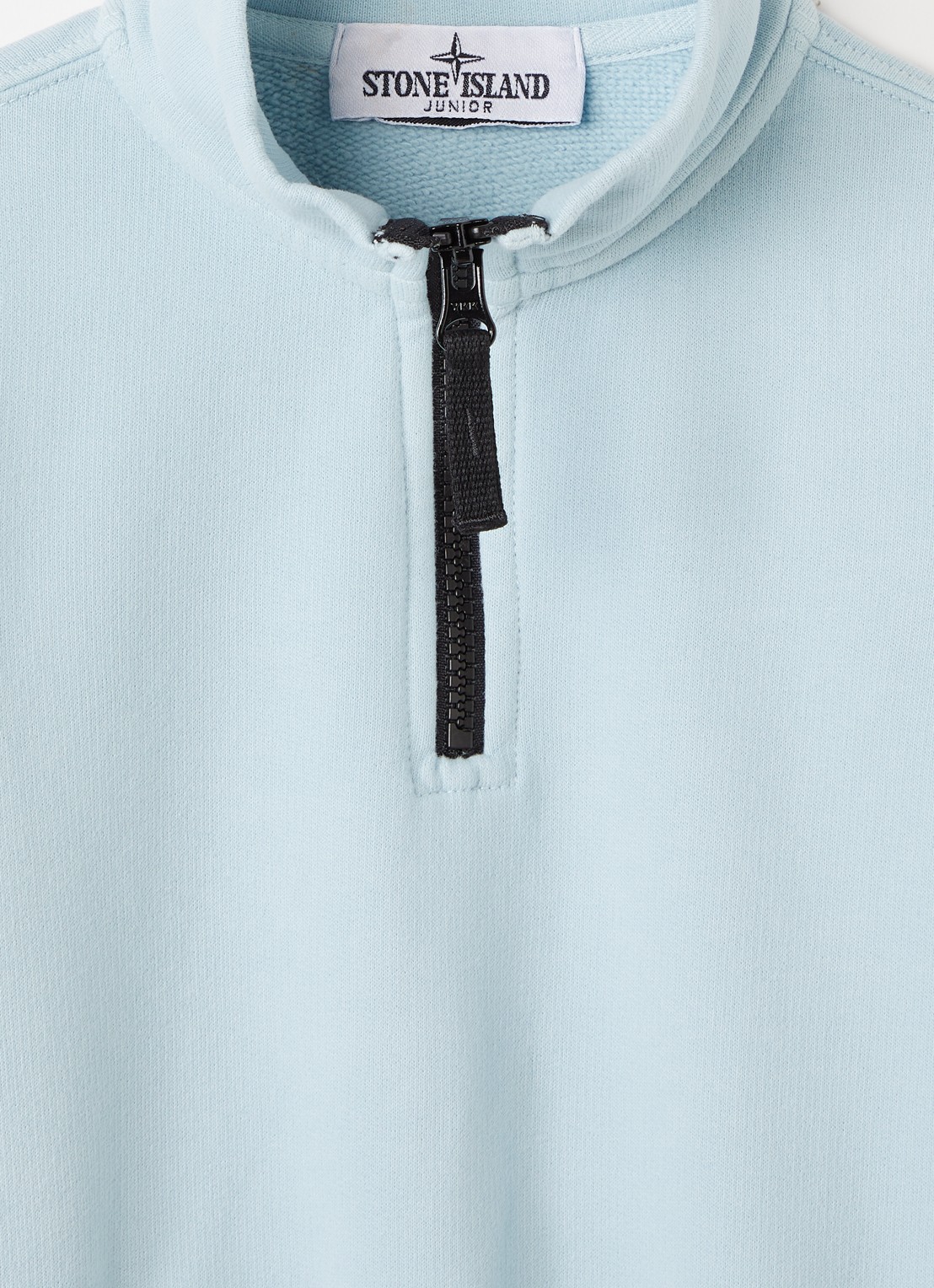 Stone Island 00005 sweater met logo en halve rits - detail lichtblauw