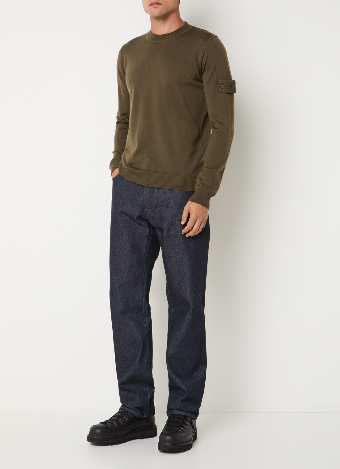 Stone Island 00074 fijngebreide pullover van scheerwol met logo - voorkant 2 legergroen