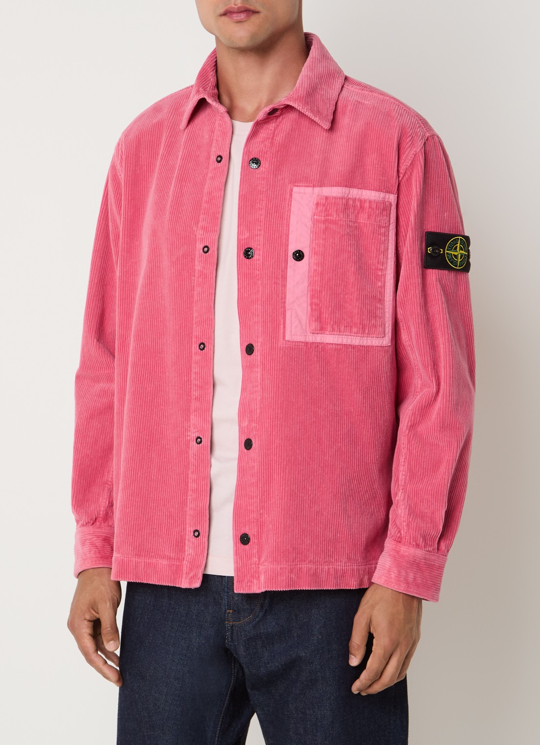 Stone Island 1200016 Regular fit overshirt van corduroy met borstzak - detail roze