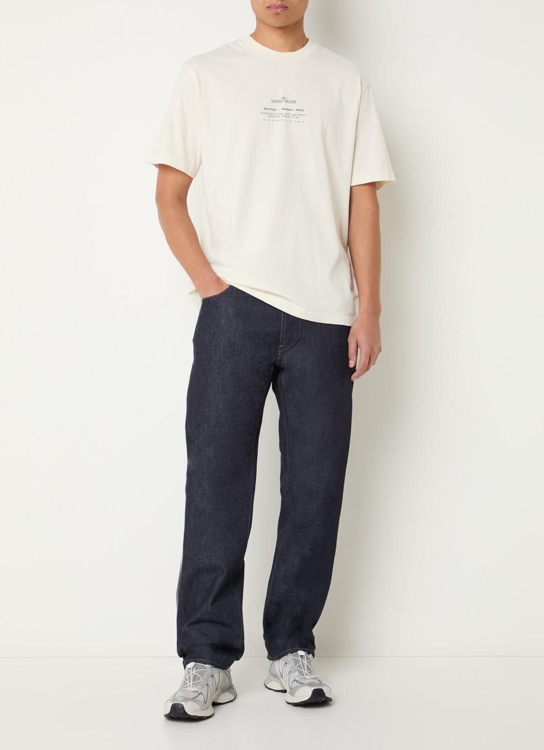 Stone Island 12002 T-shirt met logo- en backprint - voorkant 5 ivoor