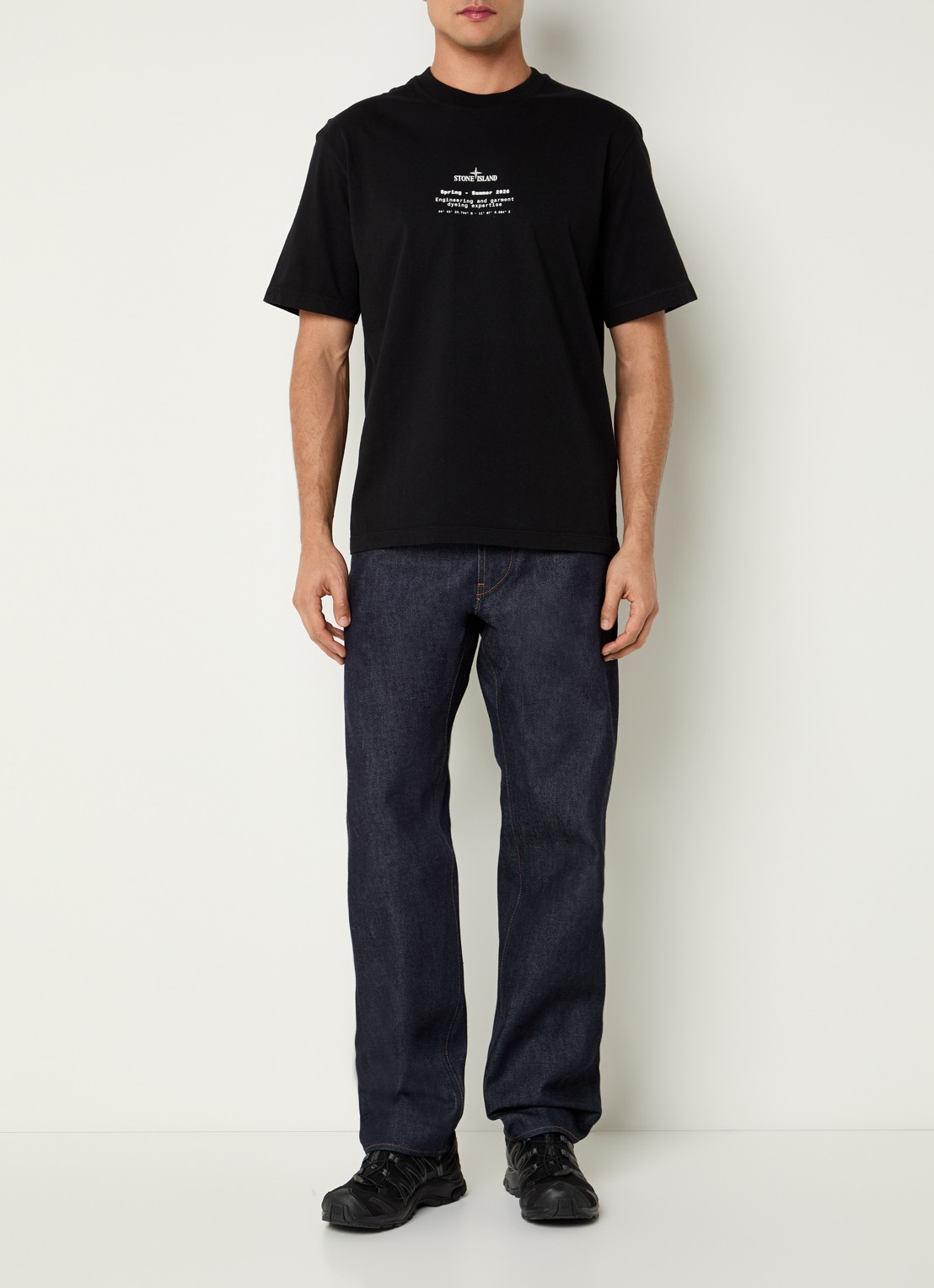 Stone Island 12002 T-shirt met logo- en backprint - voorkant 3 zwart