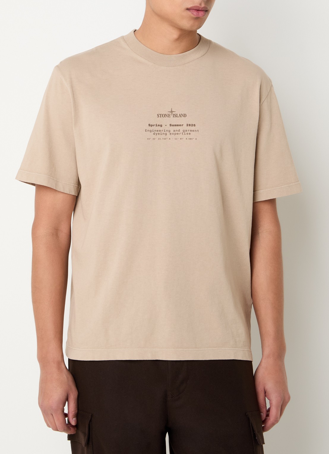 Stone Island 12002 T-shirt met logo- en backprint - achterkant beige