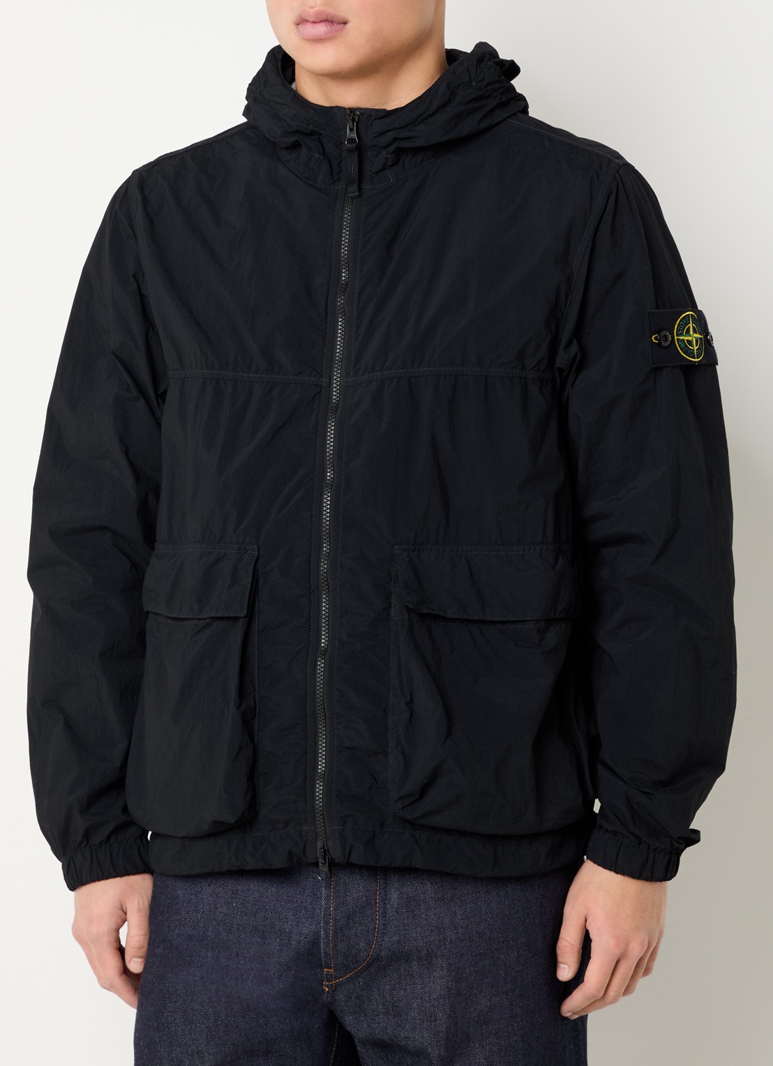Stone Island 12572 regenjack met capuchon en klepzakken - detail zwart