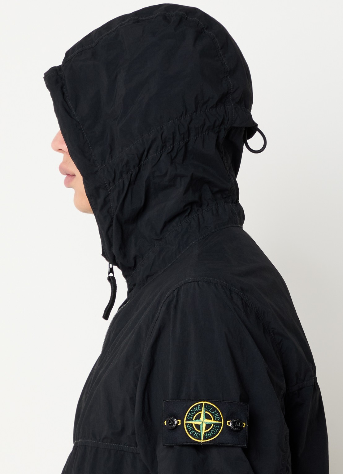 Stone Island 12572 regenjack met capuchon en klepzakken - detail 2 zwart