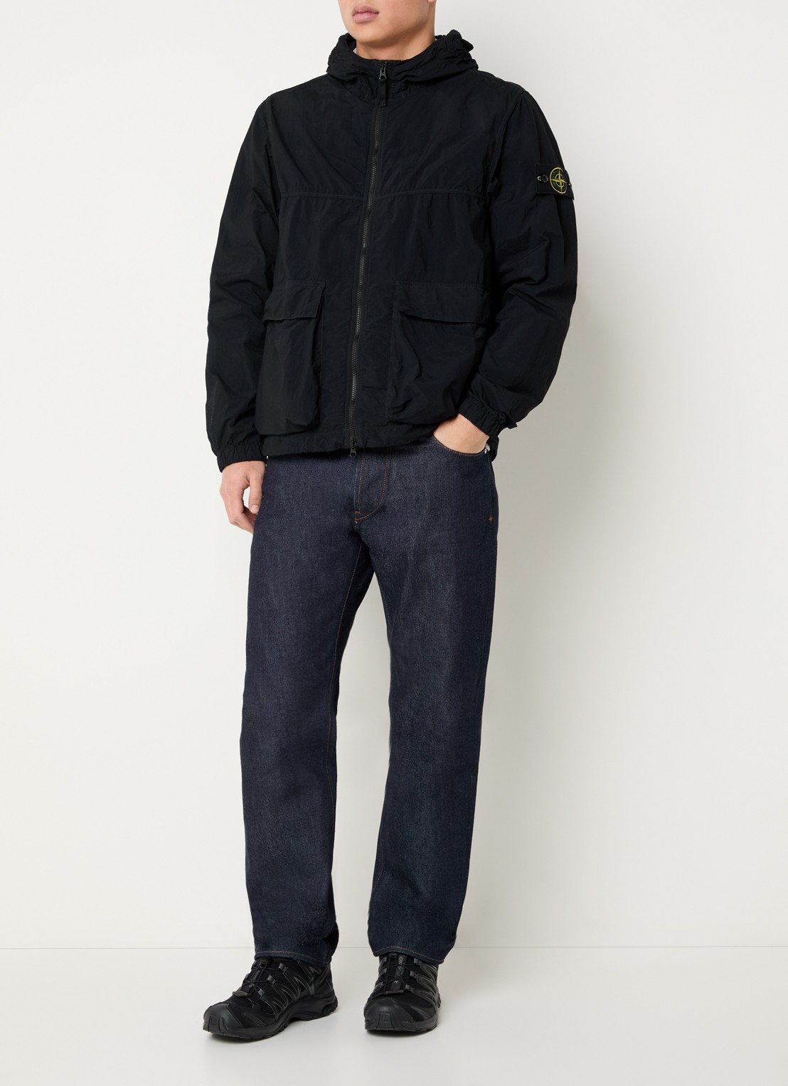 Stone Island 12572 regenjack met capuchon en klepzakken - voorkant 6 zwart