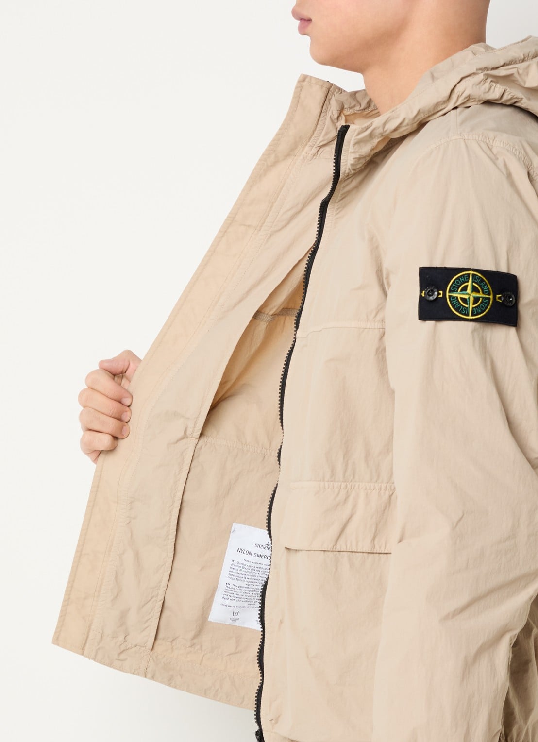 Stone Island 12572 regenjack met capuchon en klepzakken - detail 3 beige