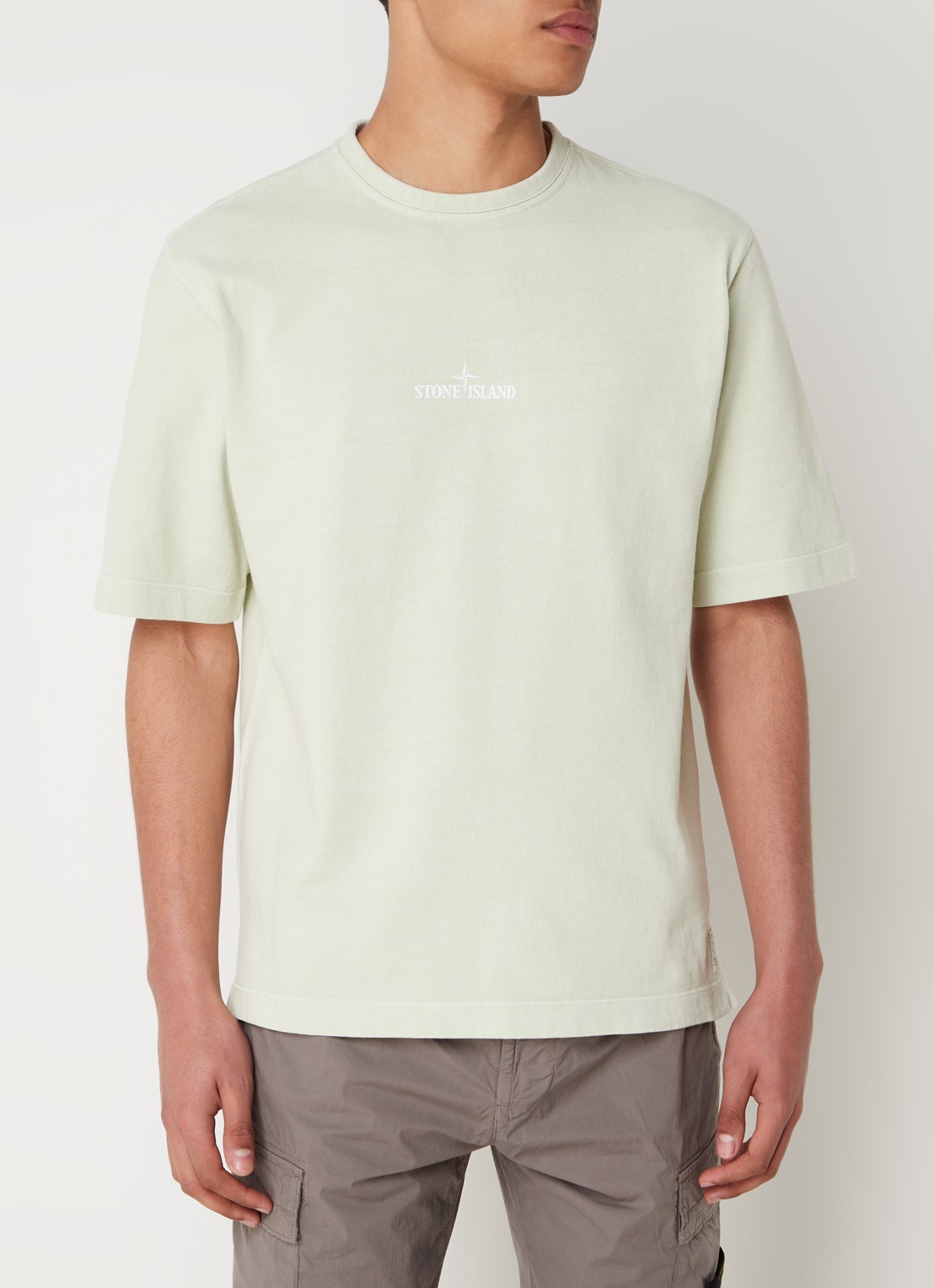 Stone Island 209T2 Closed fijngebreid T-shirt met logo - detail lindegroen