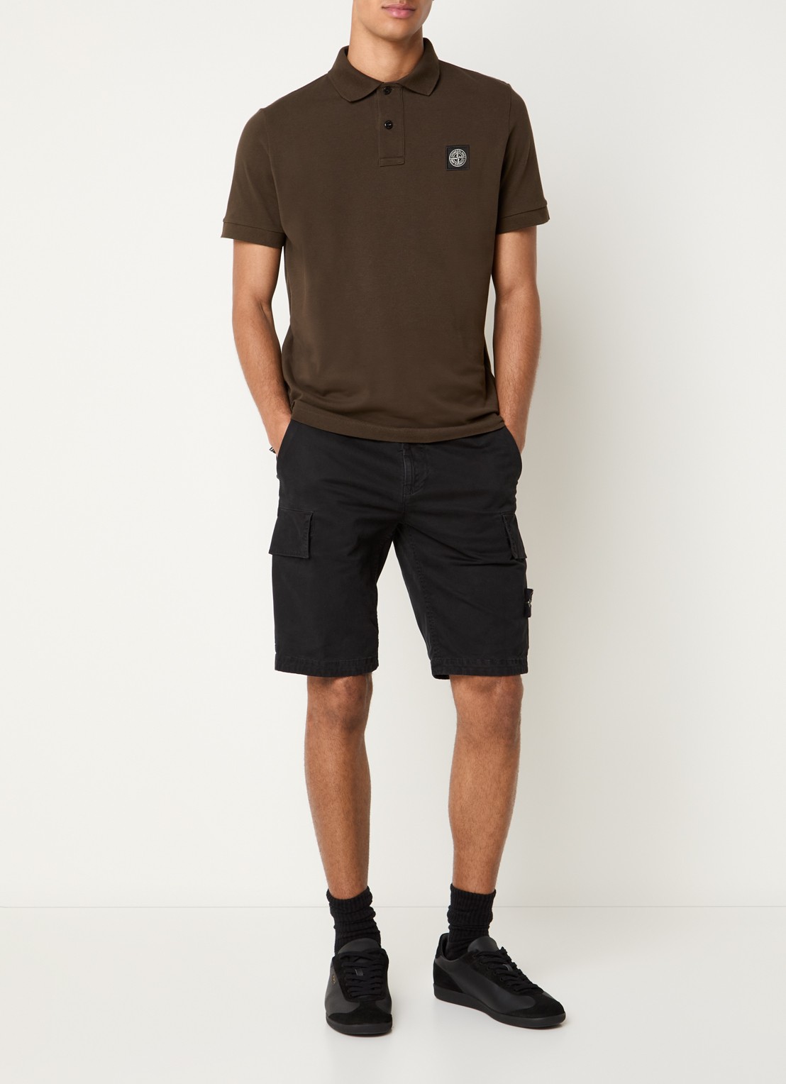 Stone Island 2200008 Slim fit polo van piqué katoen met logo - voorkant 4 bronsgroen
