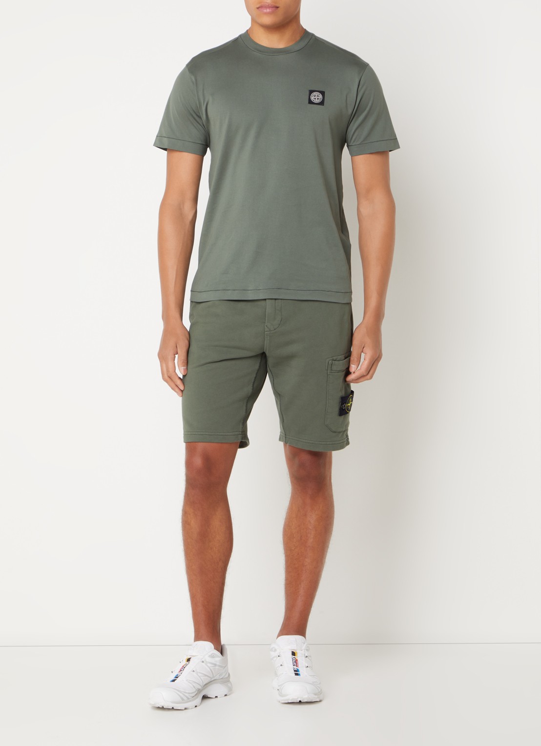 Stone Island 24113 T-shirt met logo - voorkant 4 legergroen