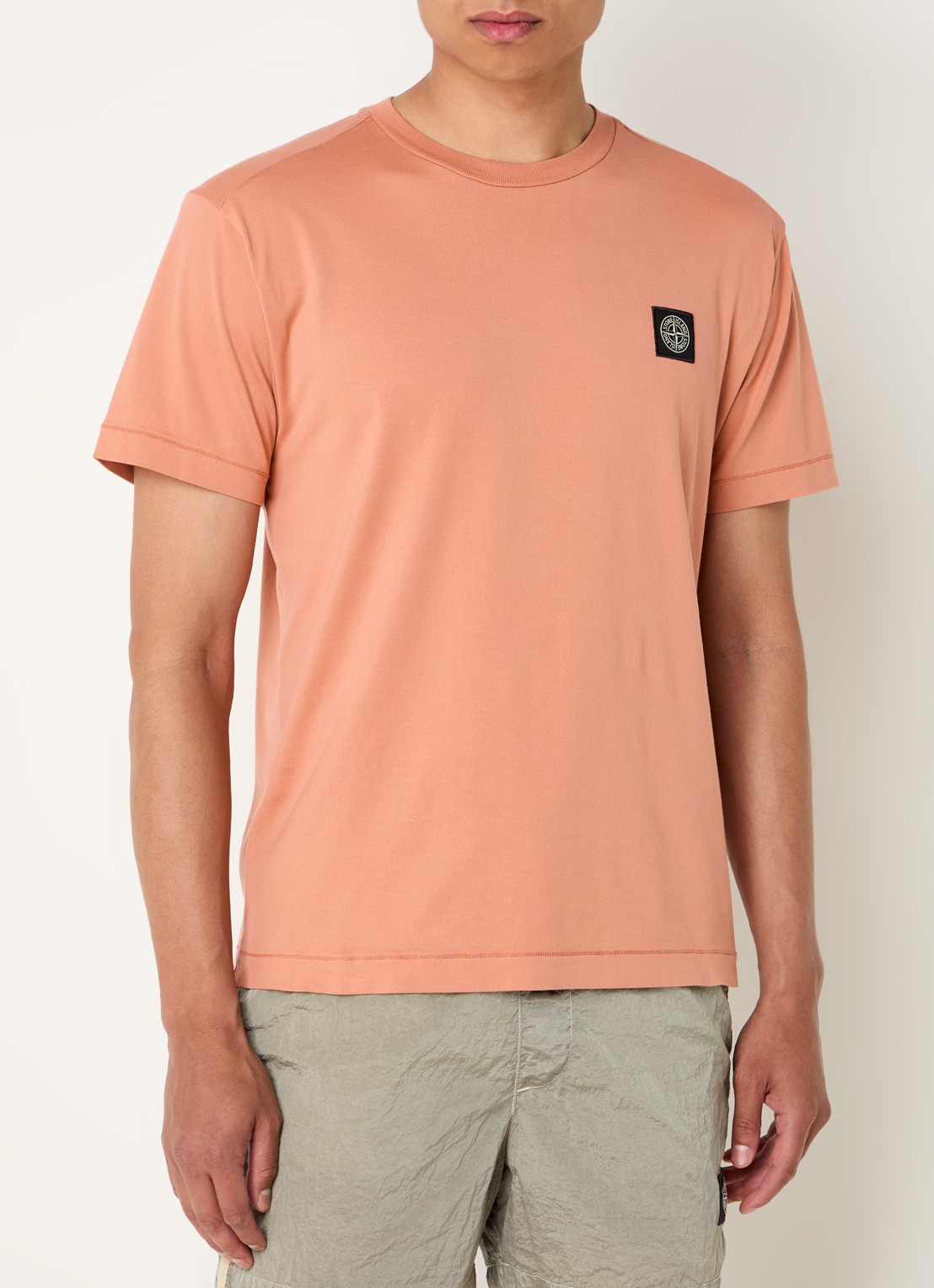 Stone Island 24113 T-shirt met logo - detail abrikoos