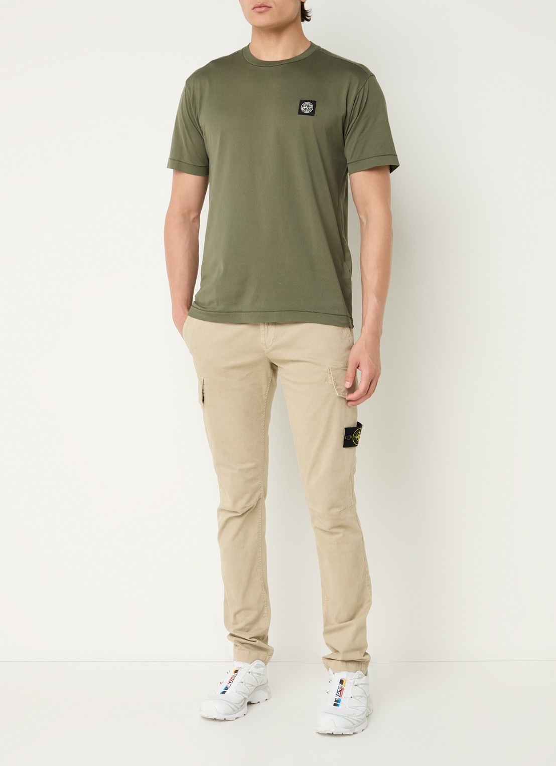 Stone Island 24113 T-shirt met logo - voorkant 4 legergroen