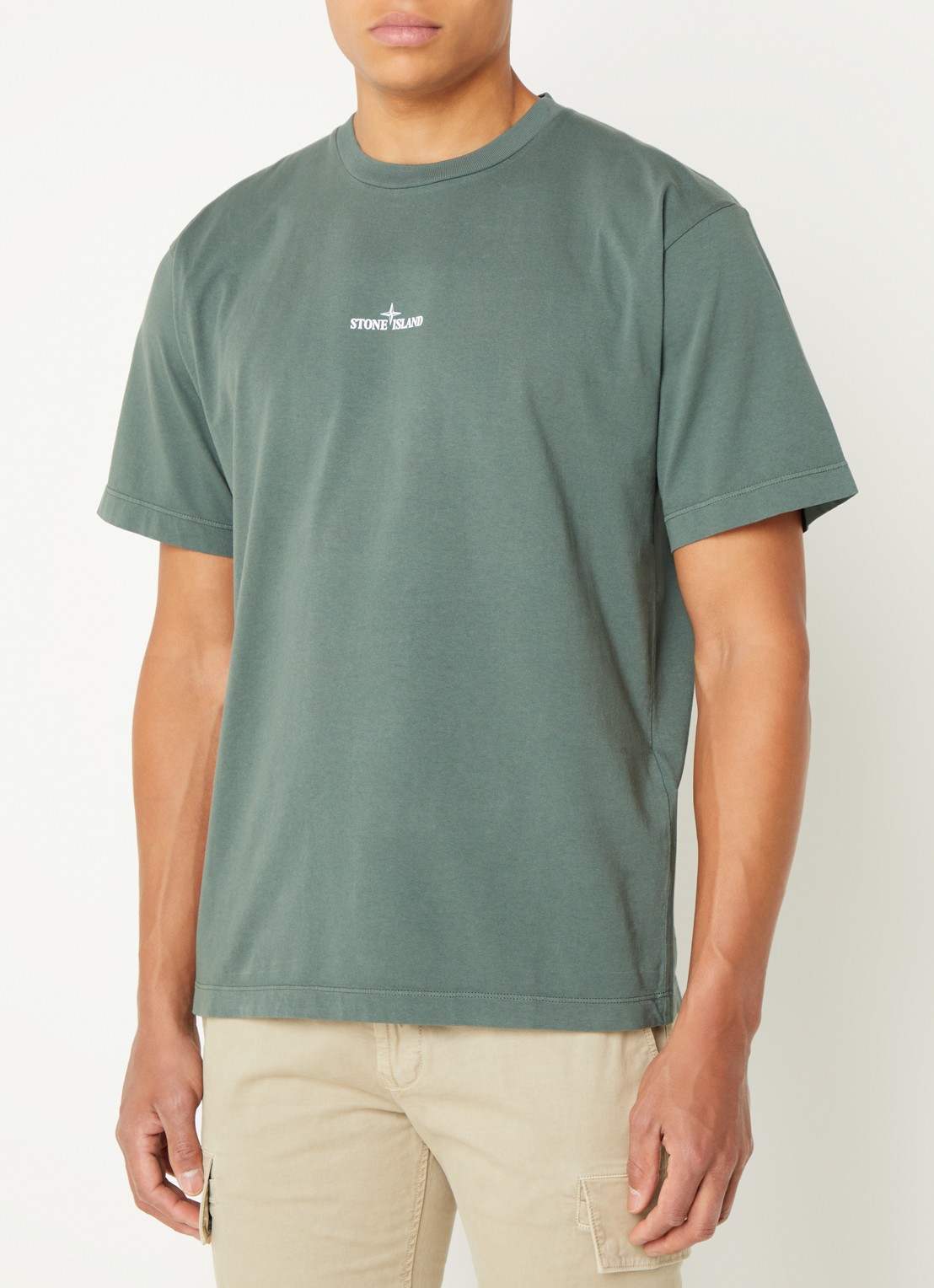 Stone Island 2RC89 T-shirt met logo- en backprint - achterkant 3 legergroen