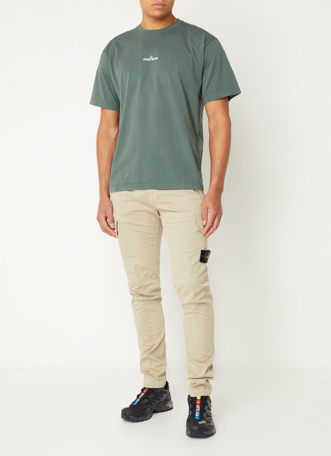Stone Island 2RC89 T-shirt met logo- en backprint - voorkant 5 legergroen