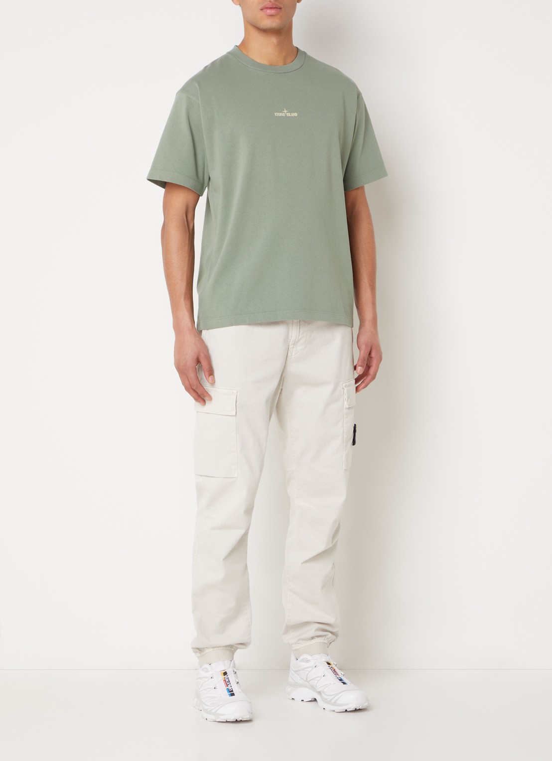Stone Island 2RCE6 T-shirt met logo- en backprint - voorkant 4 olijfgroen