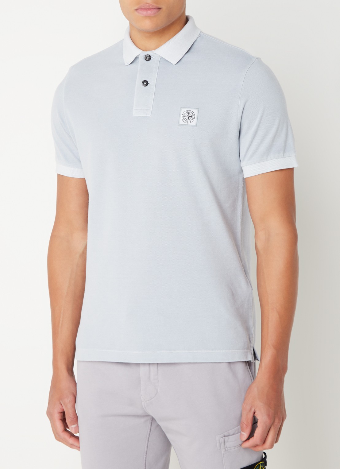 Stone Island 2SC67 slim fit polo van piqué katoen met logo - detail lichtblauw