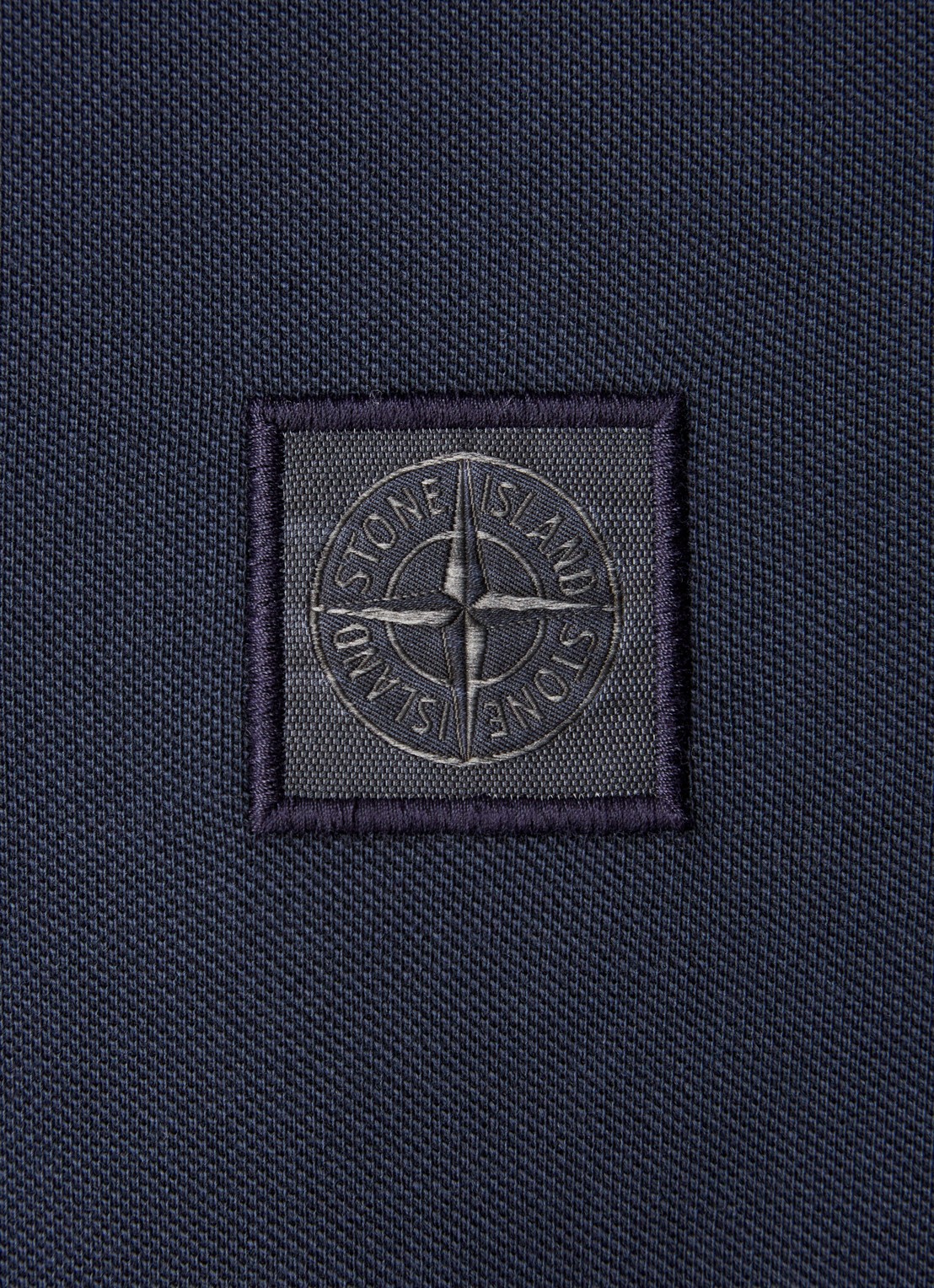 Stone Island 2SC67 slim fit polo van piqué katoen met logo - detail 2 donkerblauw