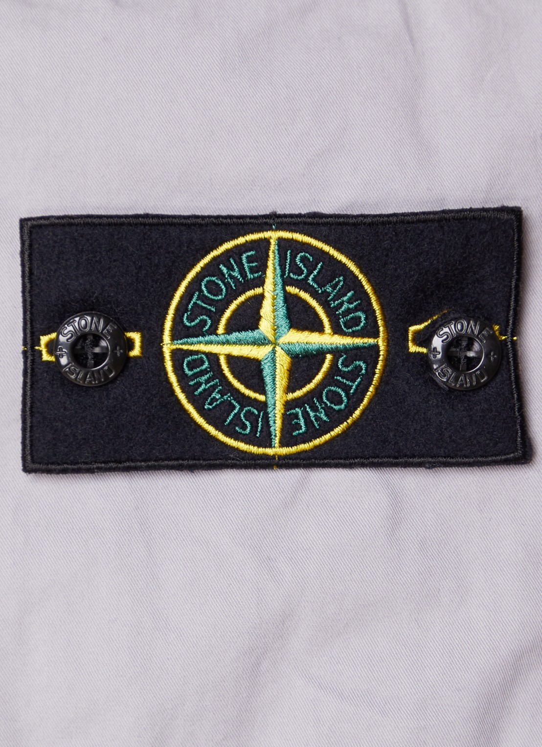 Stone Island 30410 tapered fit cargobroek met logo  - detail 3 lichtgrijs
