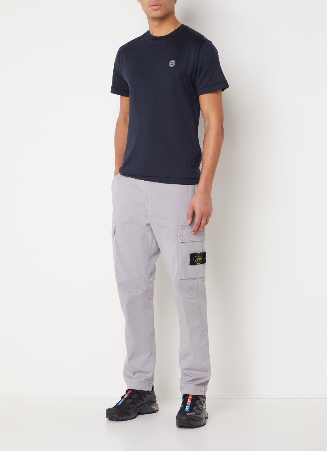Stone Island 30410 tapered fit cargobroek met logo  - voorkant 5 lichtgrijs