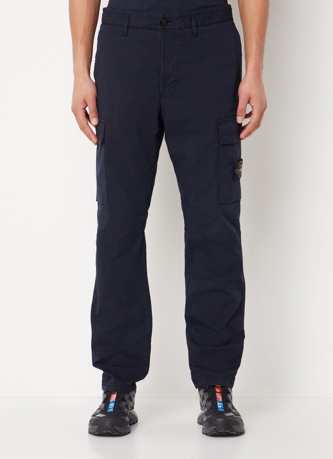 Stone Island 30410 tapered fit cargobroek met logo  - detail donkerblauw